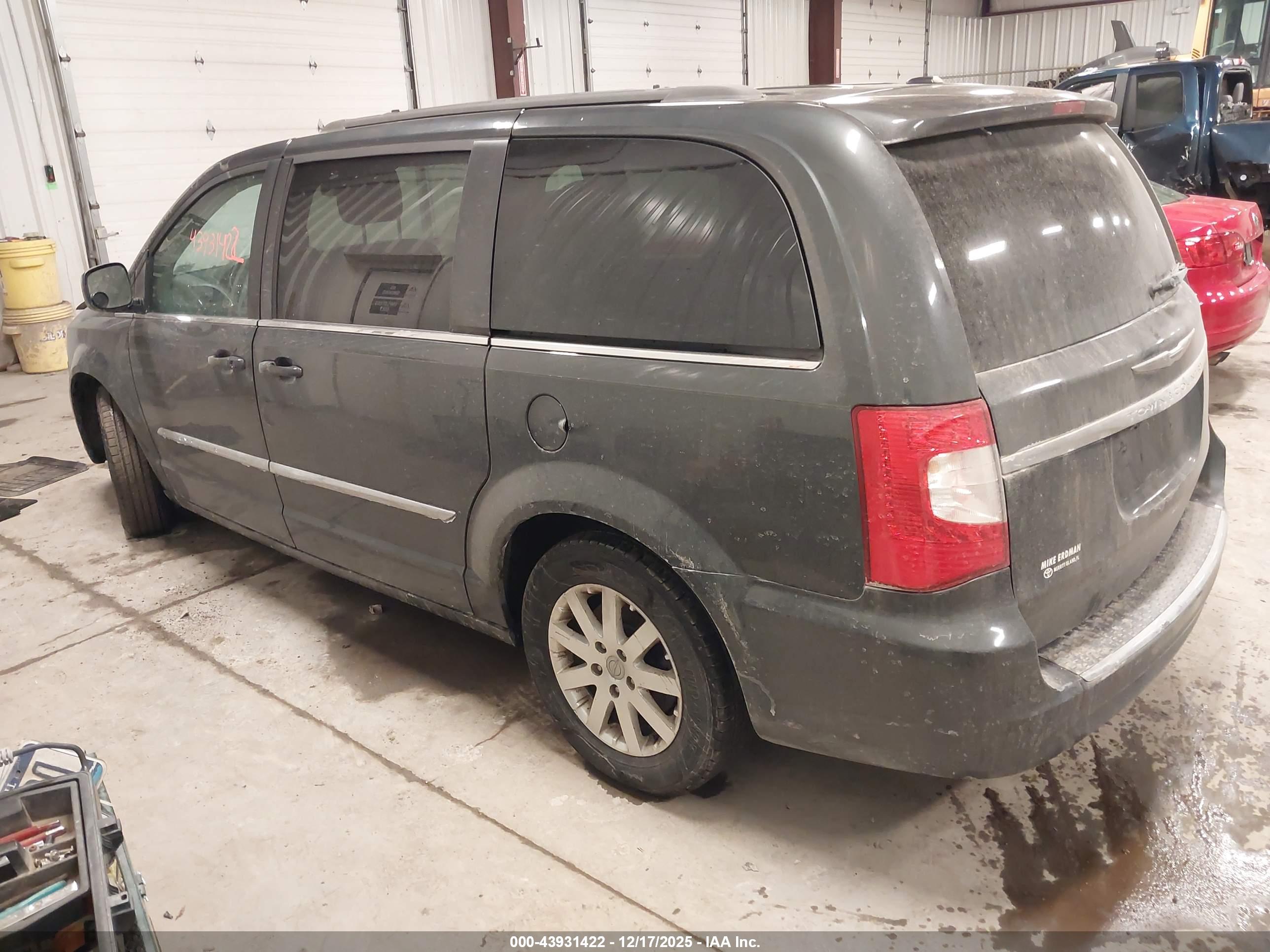 CHRYSLER TOWN image 3