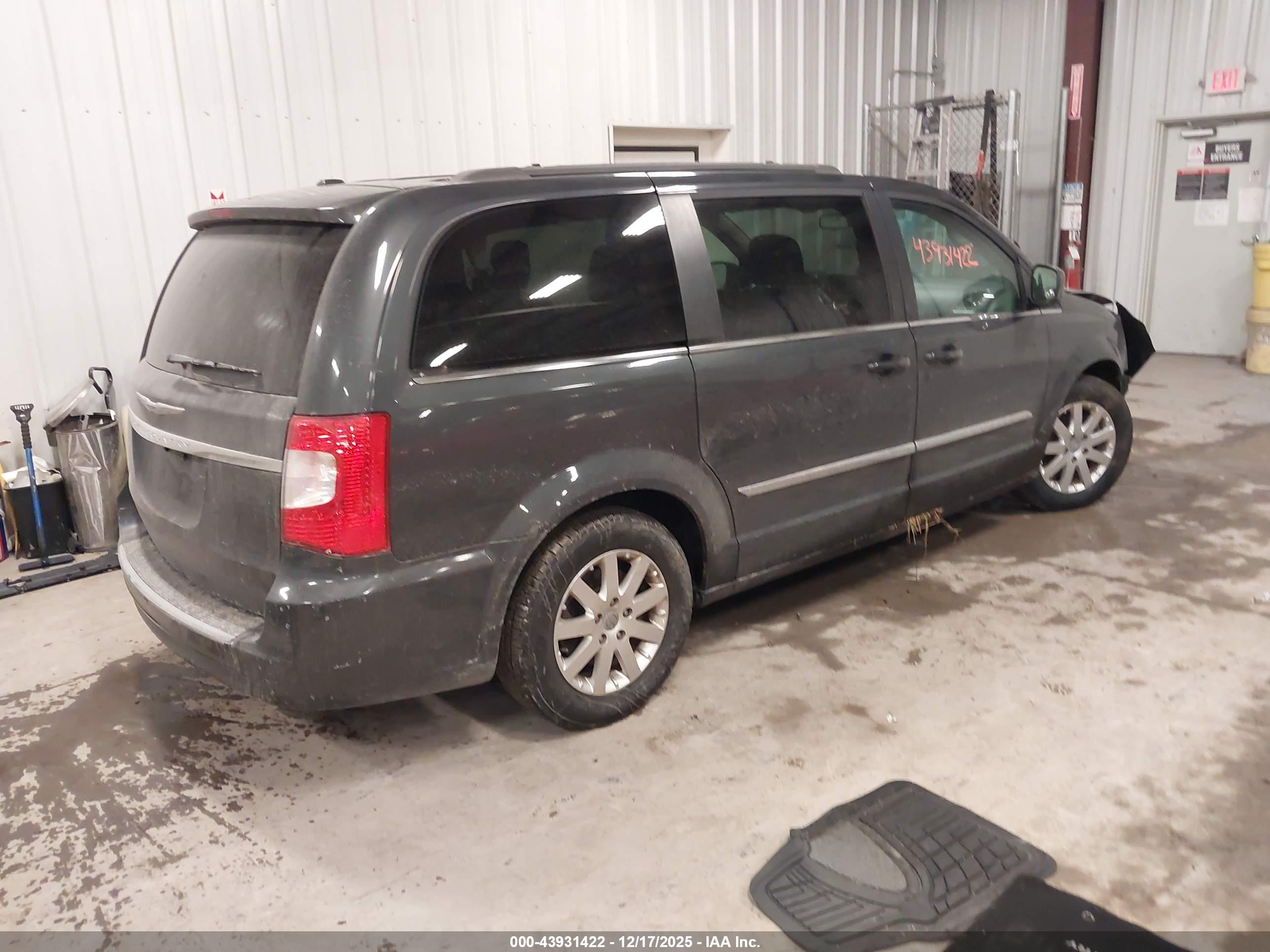 CHRYSLER TOWN image 4