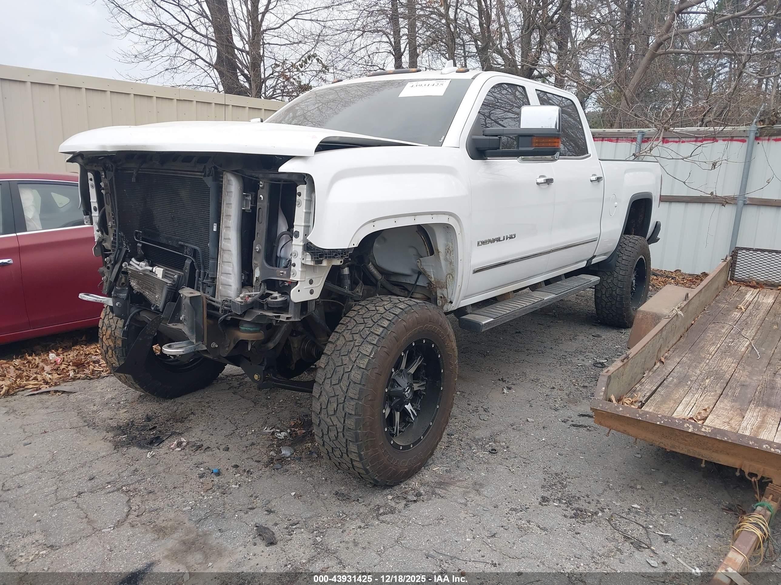 GMC SIERRA image 2