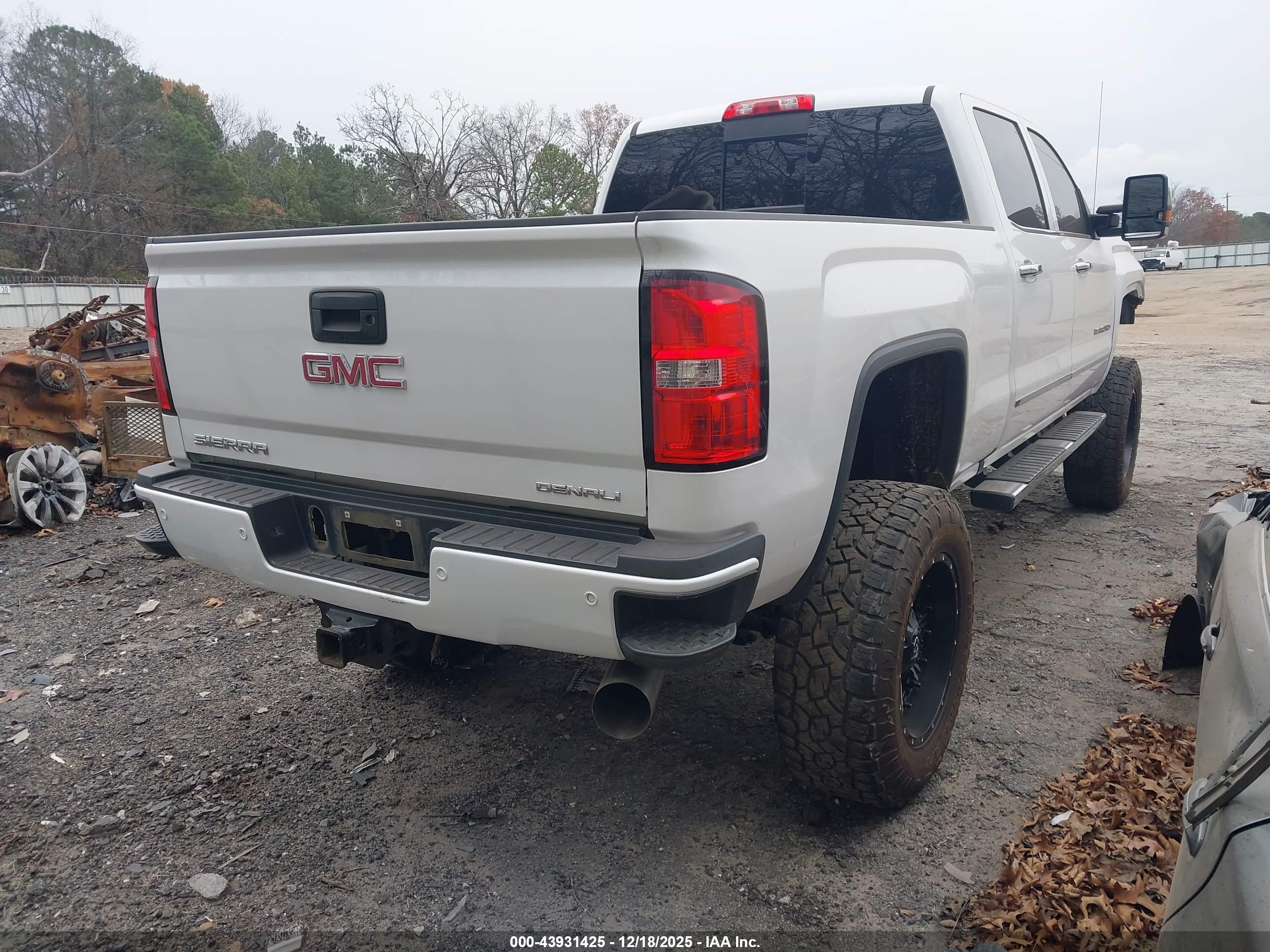 GMC SIERRA image 4