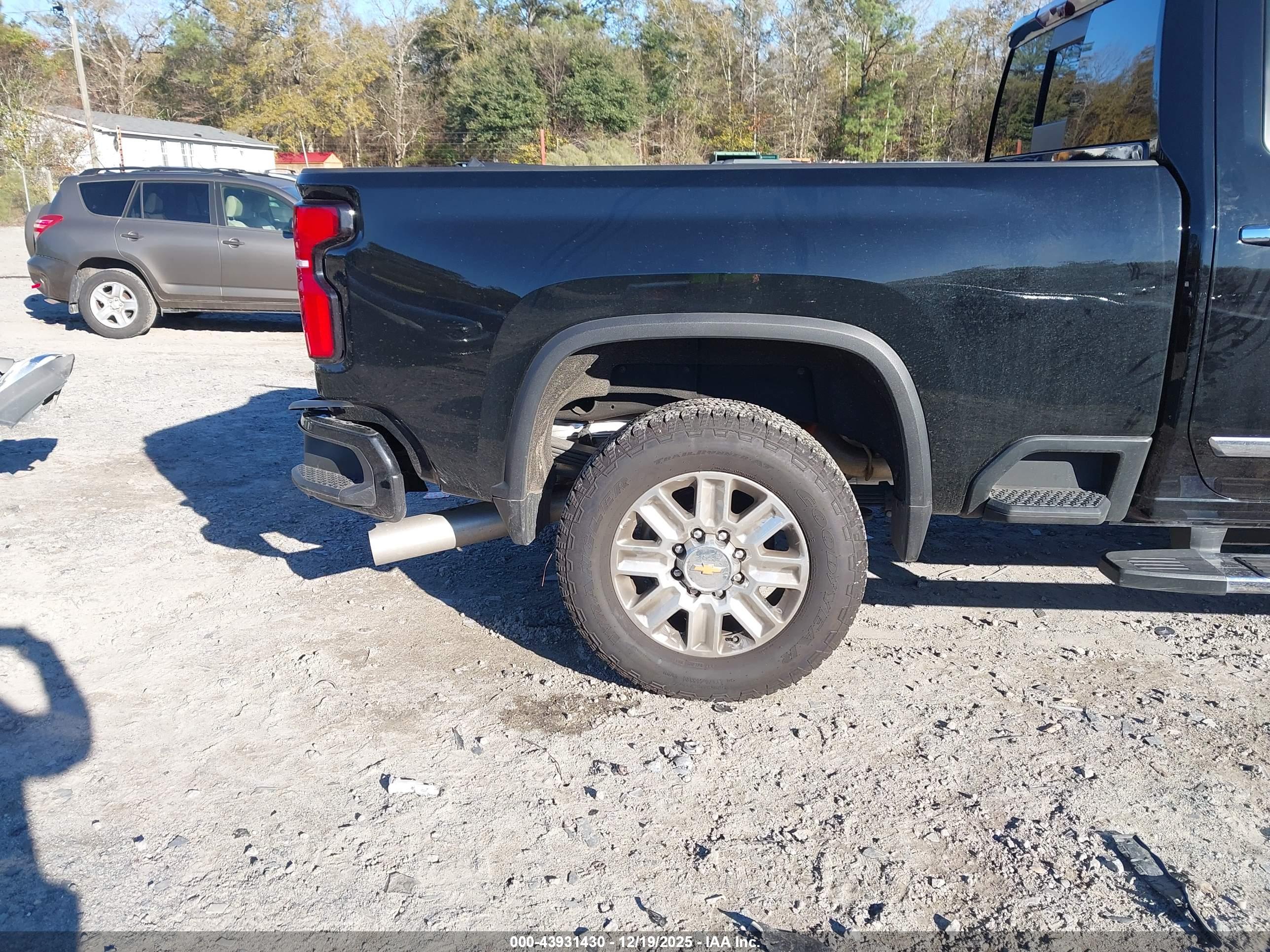 CHEVROLET SILVERADO image 4