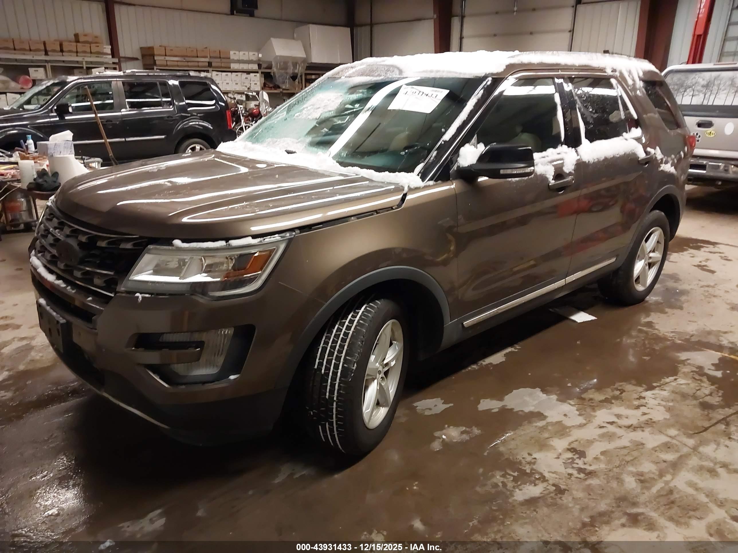 FORD EXPLORER image 2