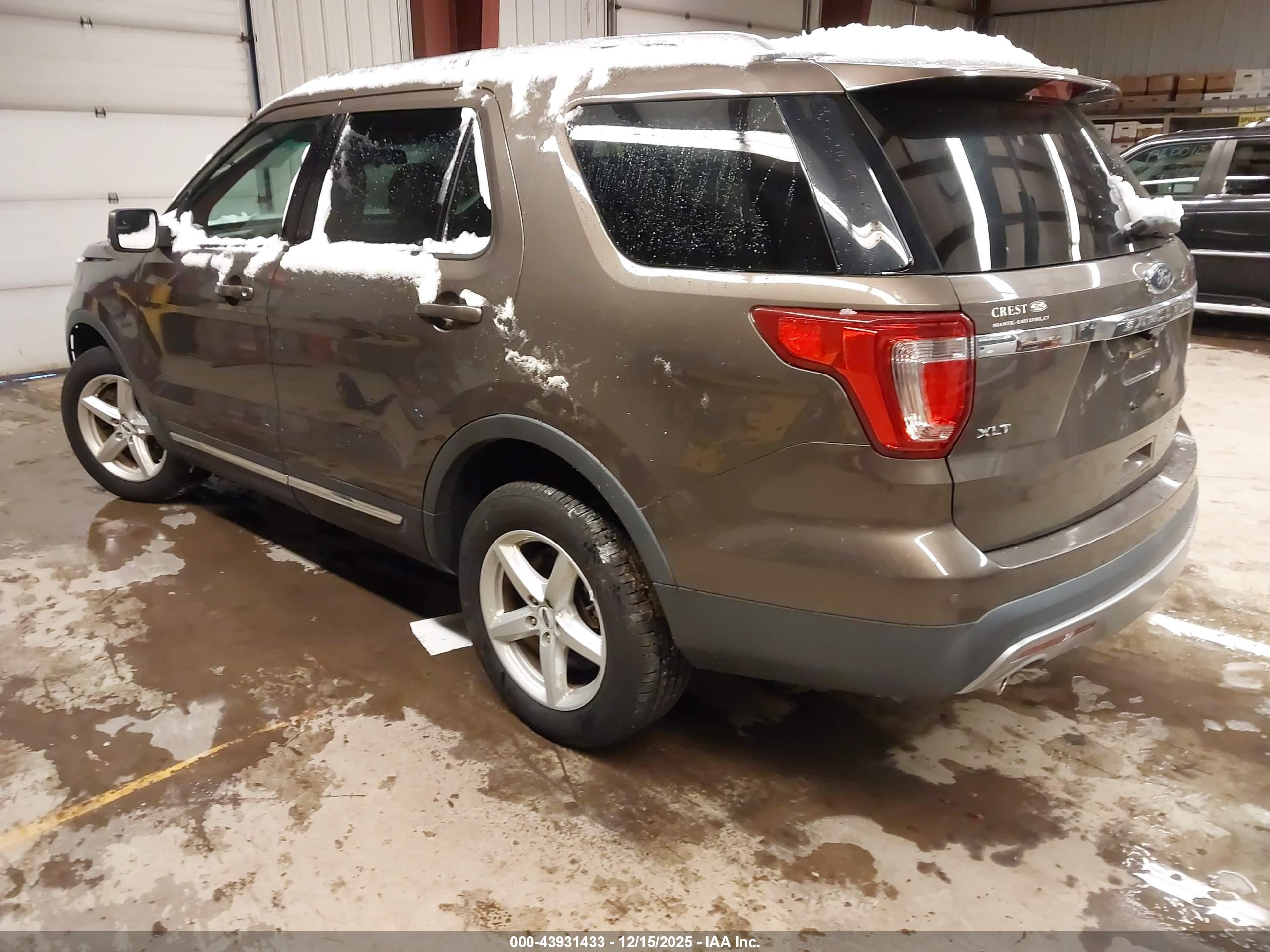 FORD EXPLORER image 3