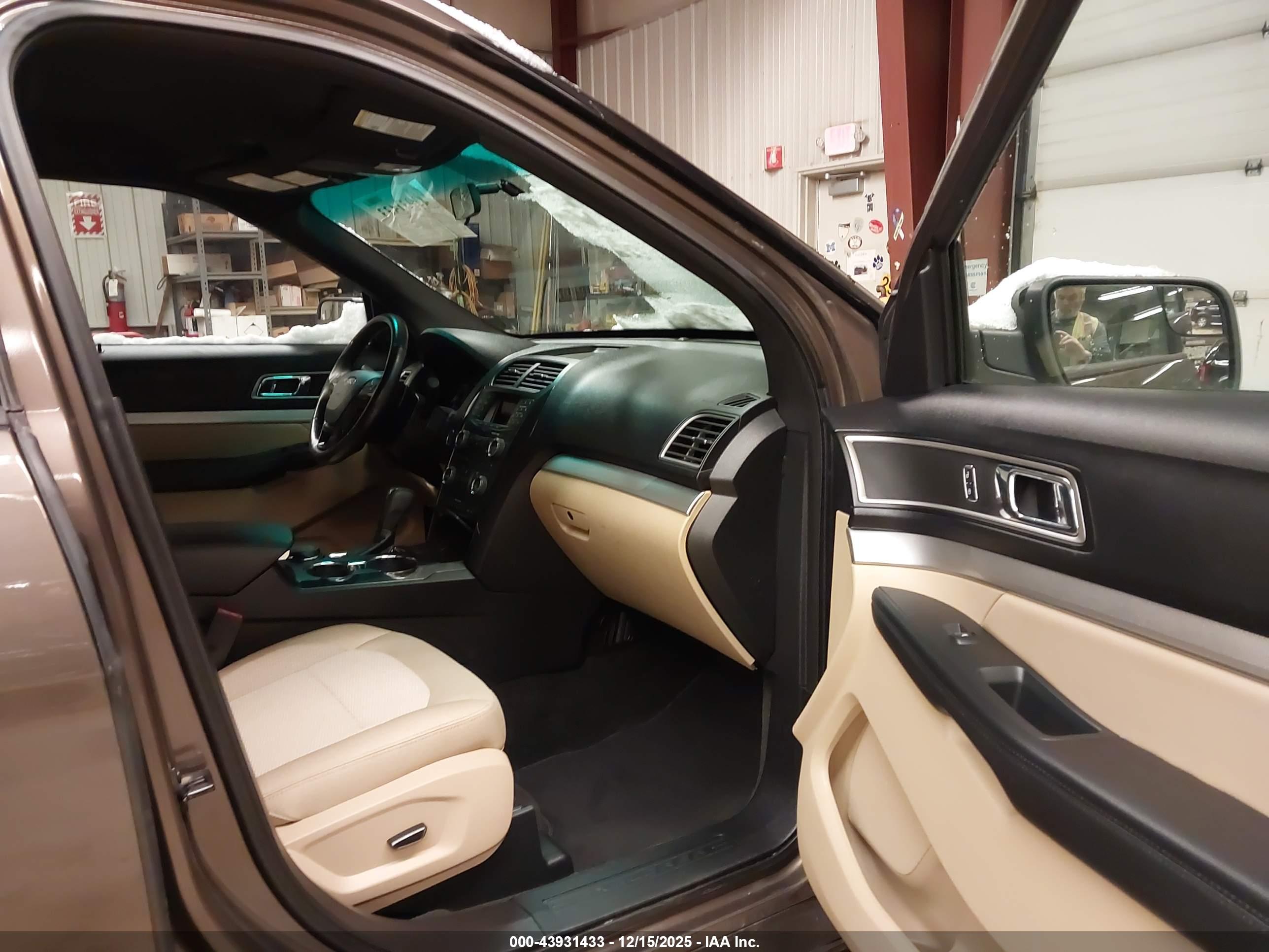 FORD EXPLORER image 5
