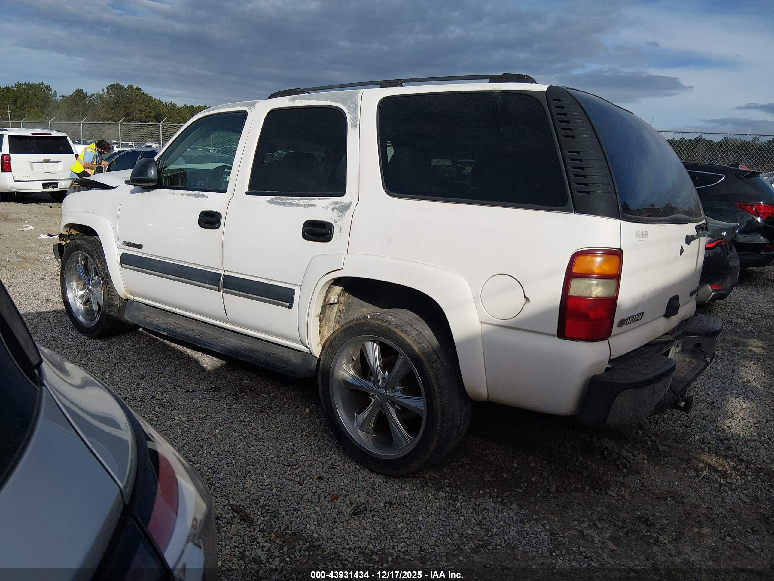 CHEVROLET TAHOE image 3