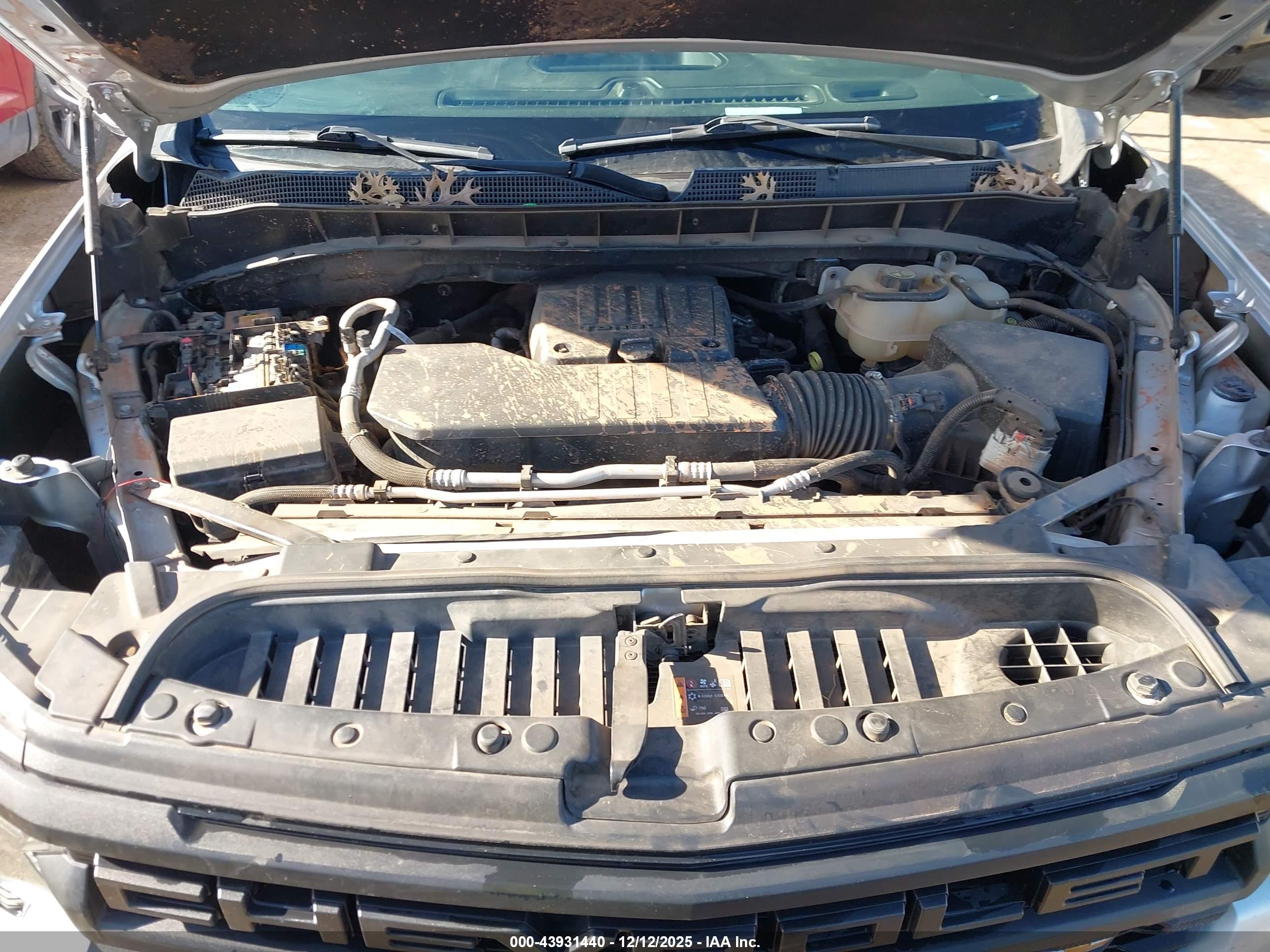 CHEVROLET SILVERADO image 10