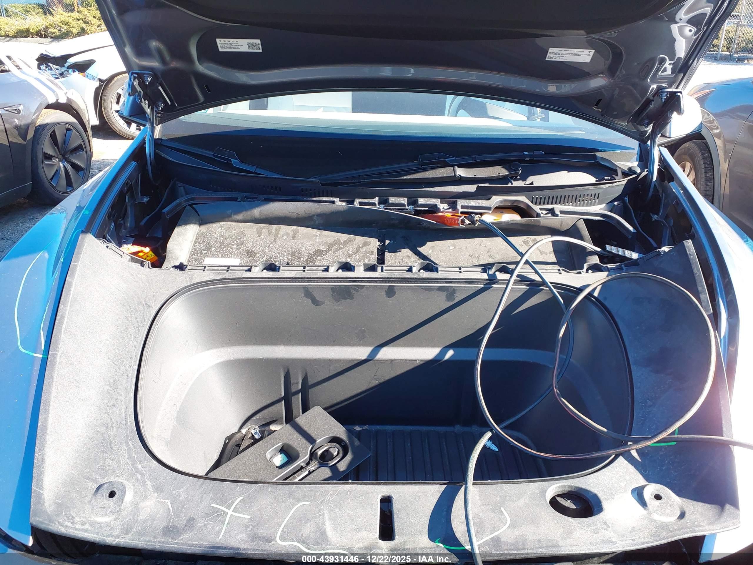 TESLA MODEL image 10