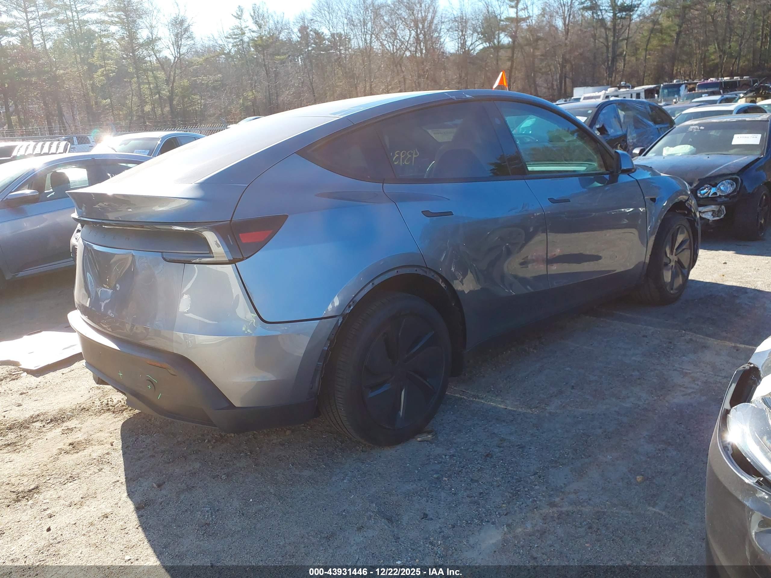 TESLA MODEL image 4