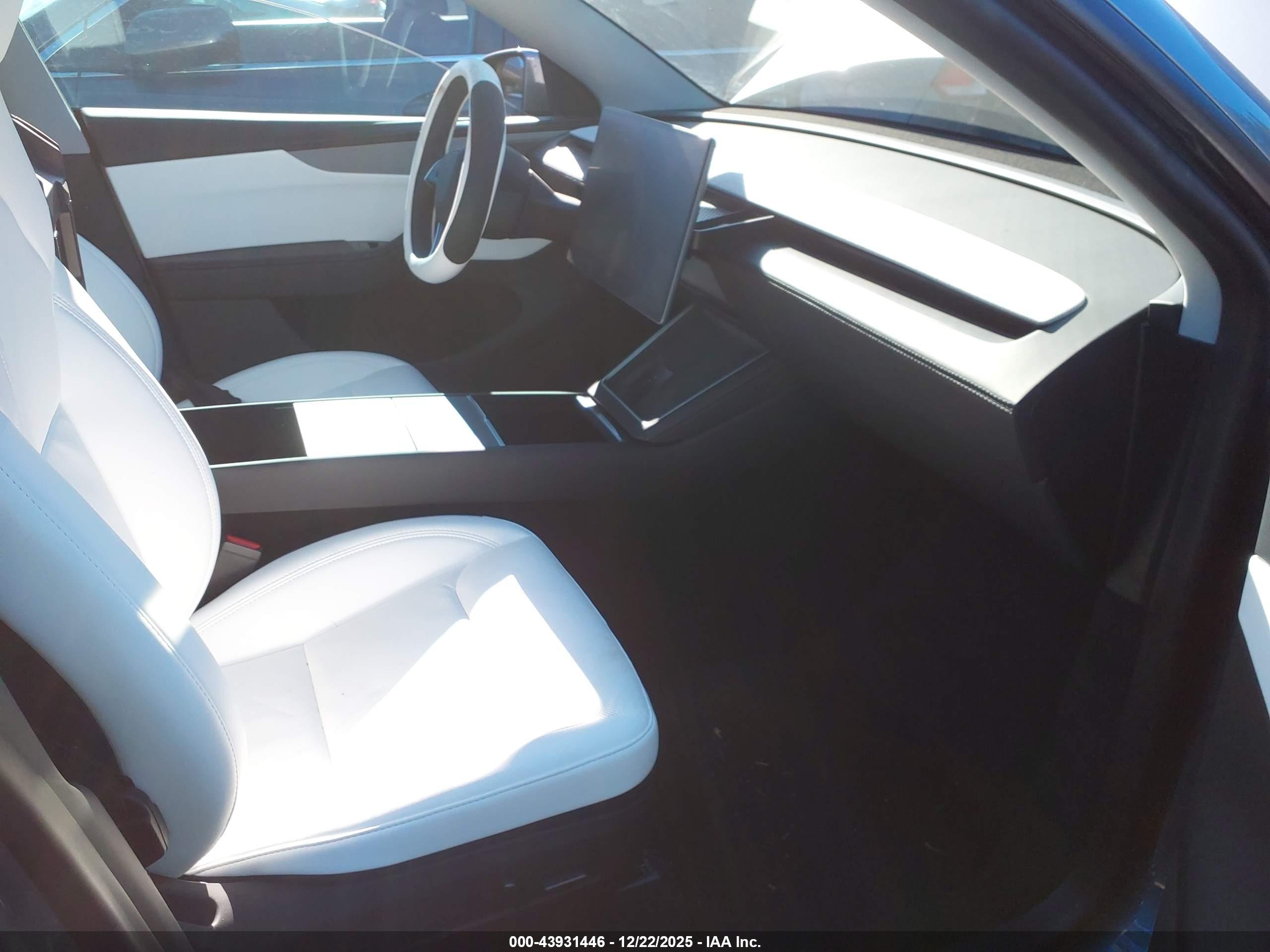 TESLA MODEL image 5