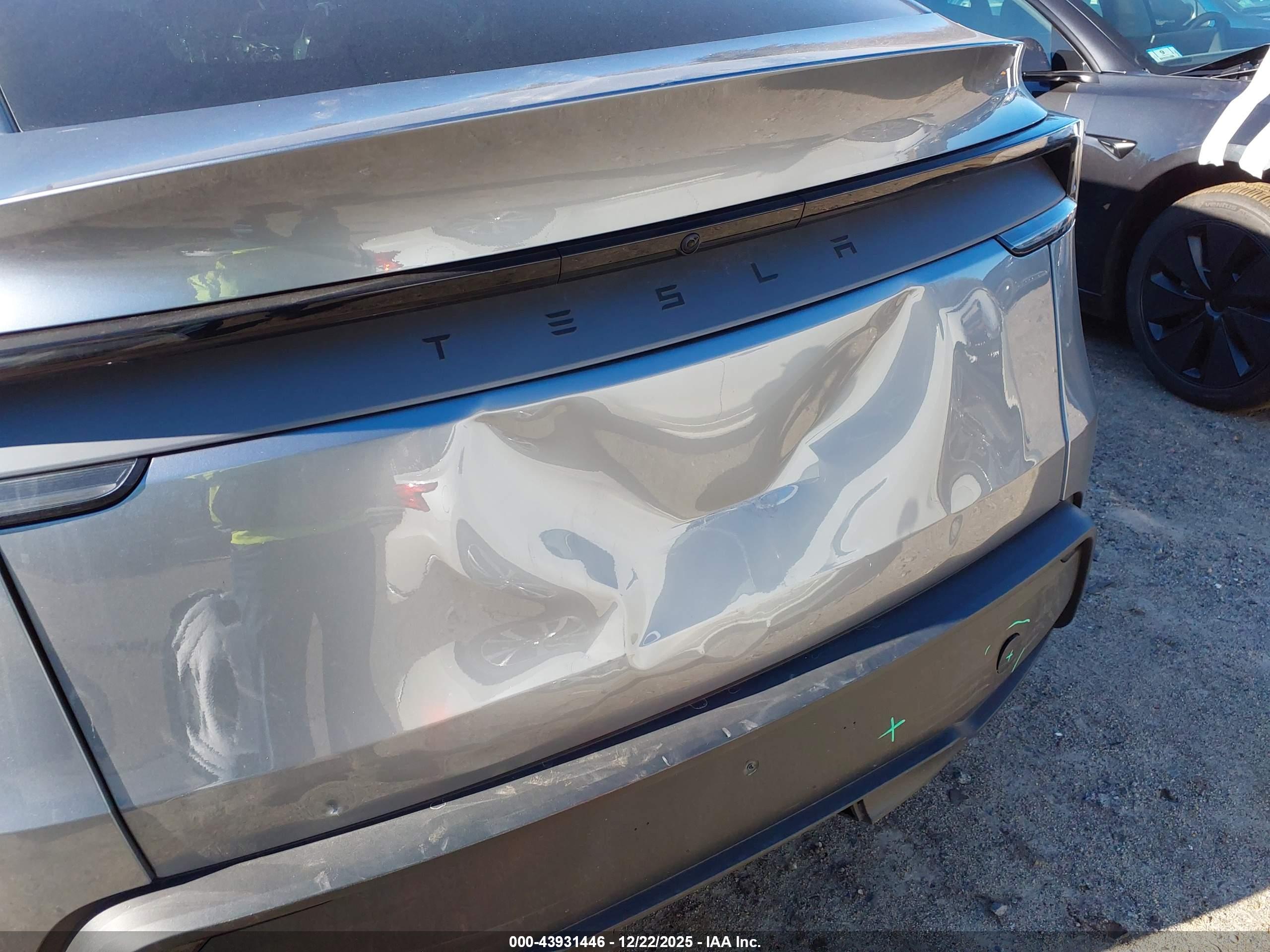 TESLA MODEL image 6