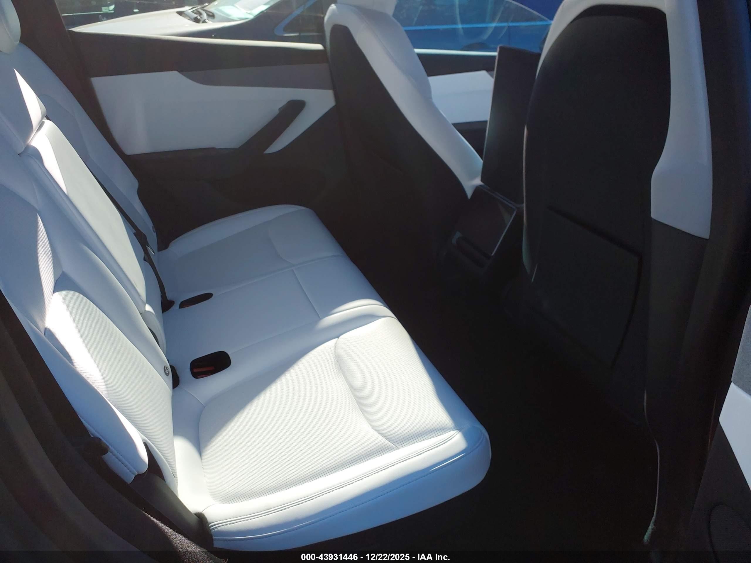 TESLA MODEL image 8