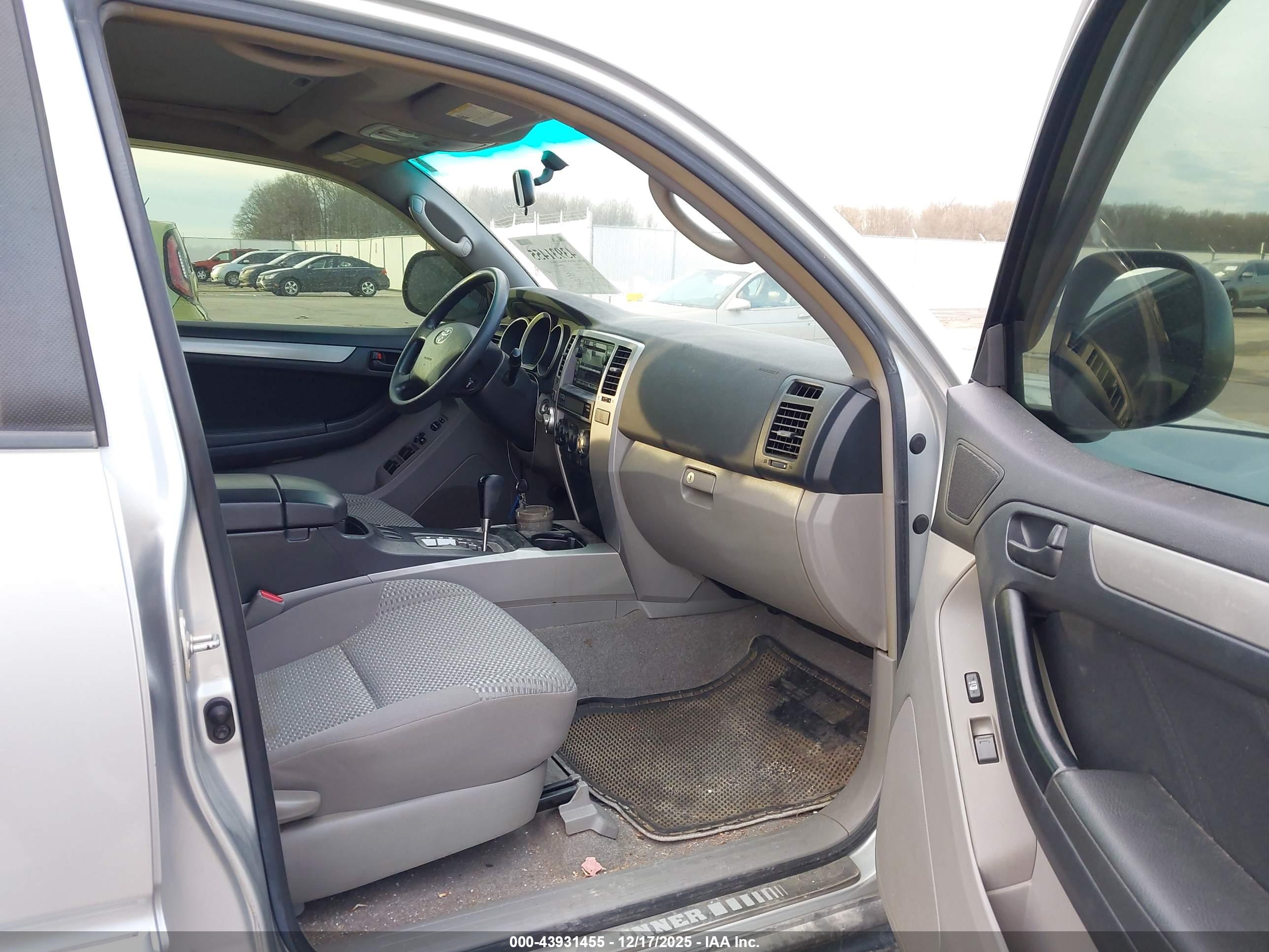 TOYOTA 4RUNNER image 5