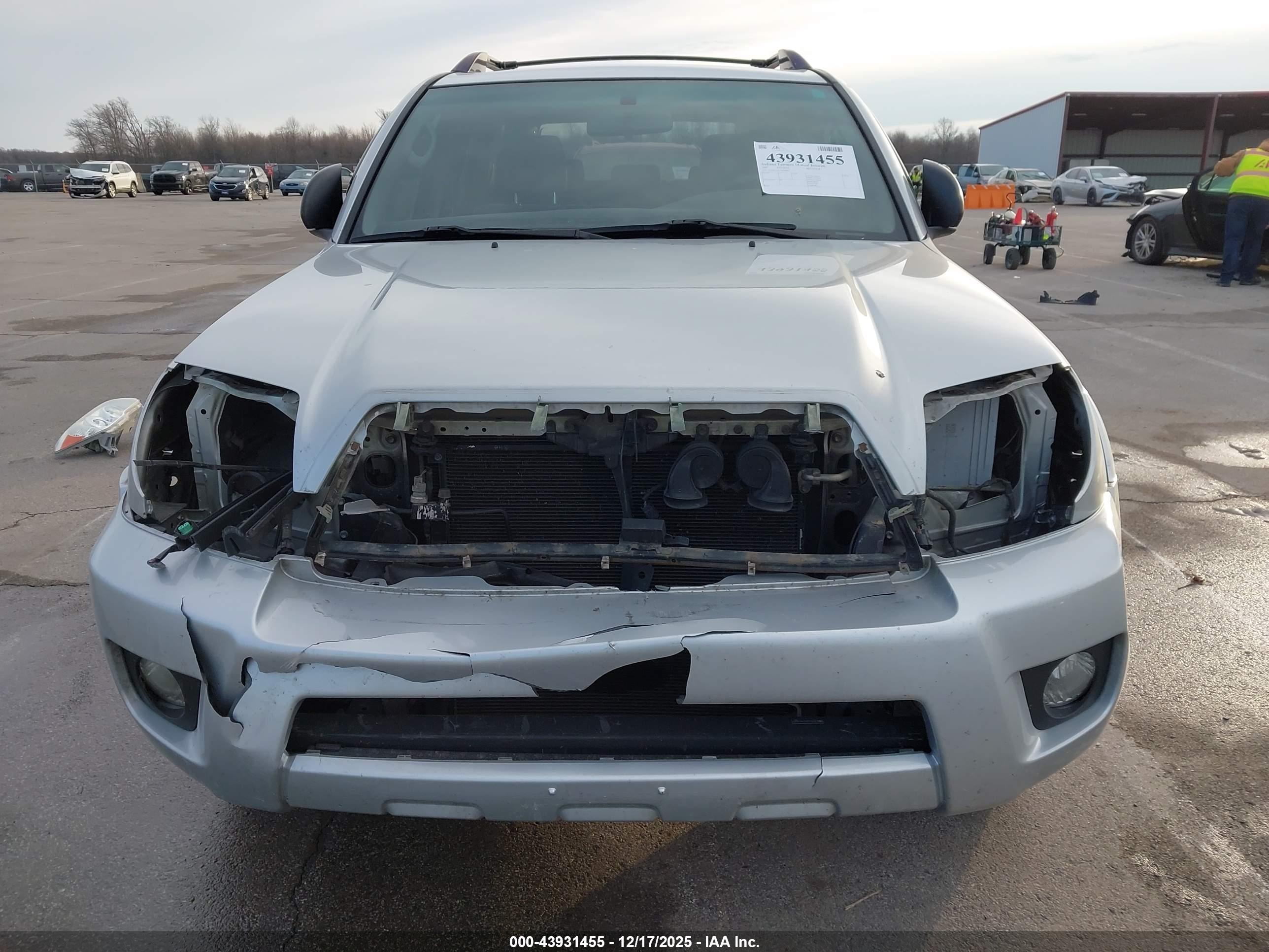 TOYOTA 4RUNNER image 6