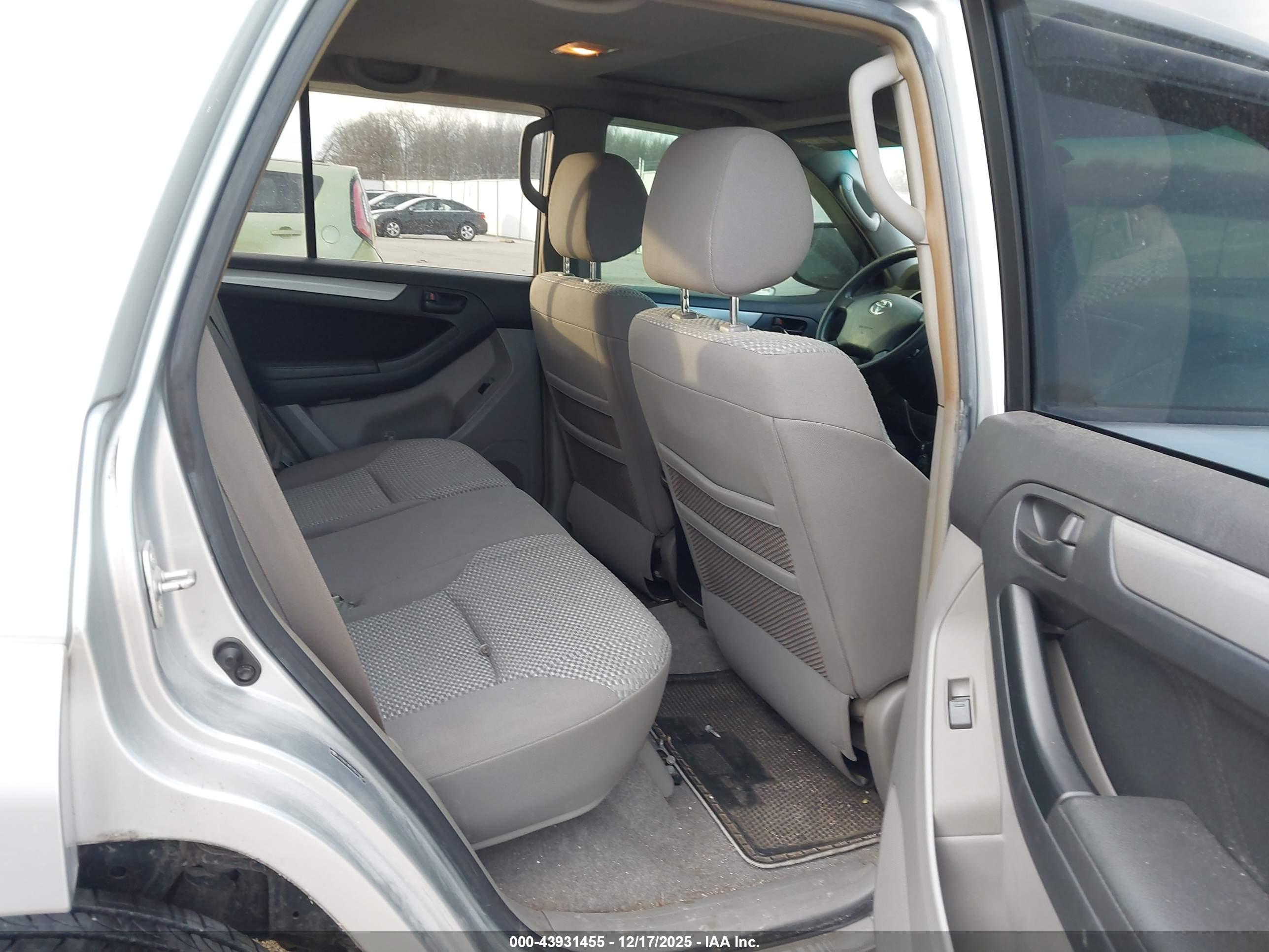 TOYOTA 4RUNNER image 8