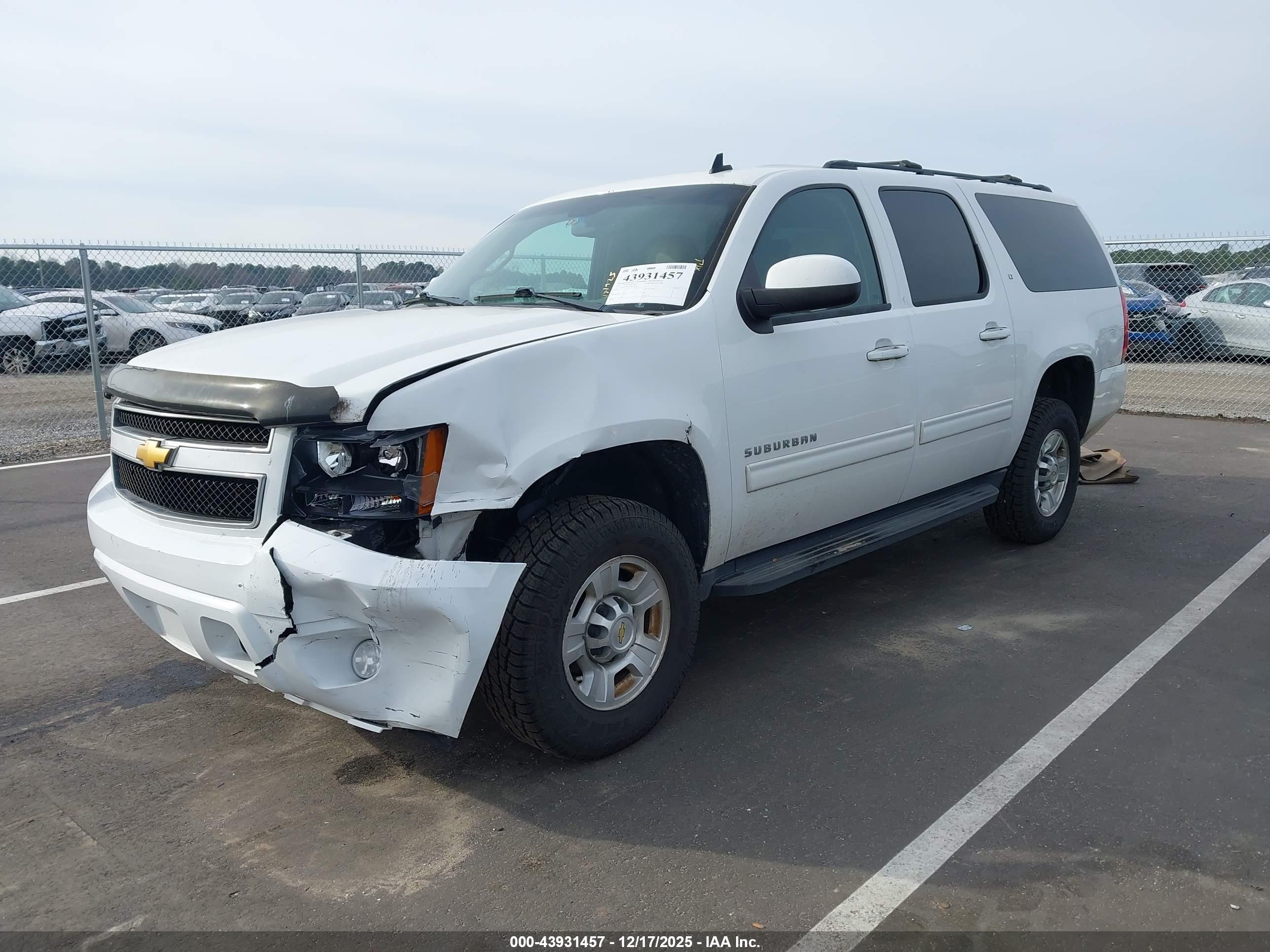 CHEVROLET SUBURBAN image 2