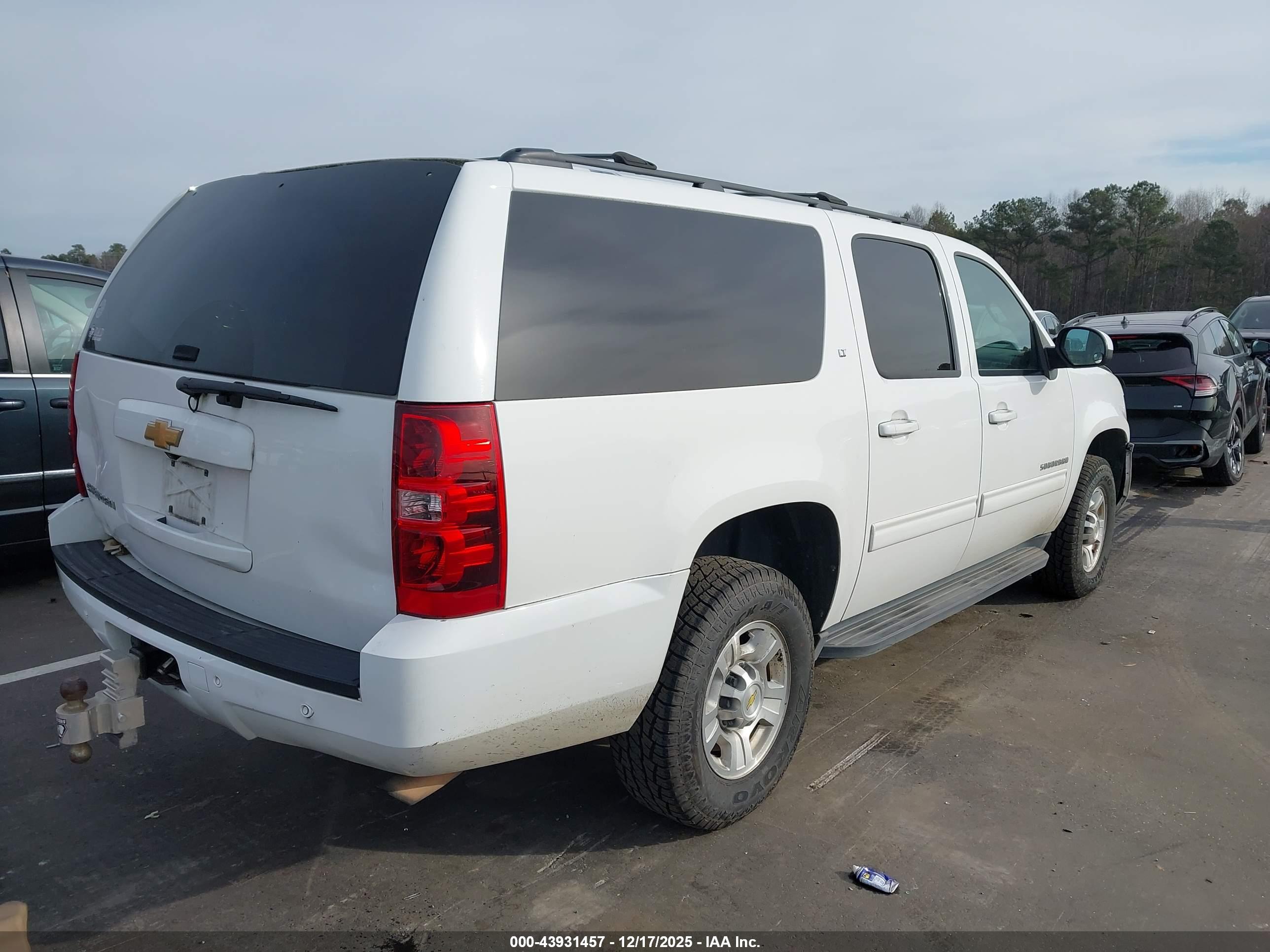 CHEVROLET SUBURBAN image 4