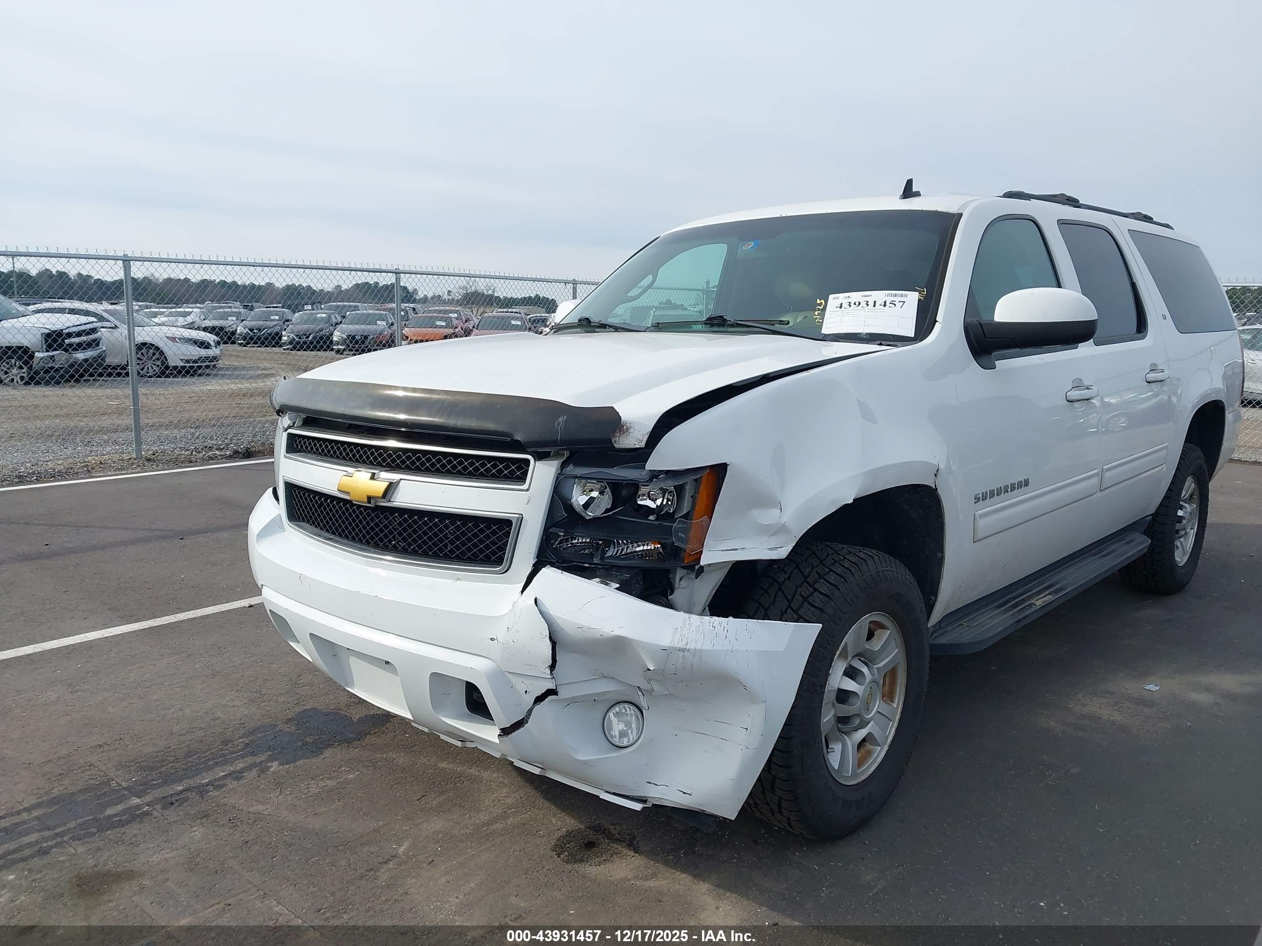 CHEVROLET SUBURBAN image 6