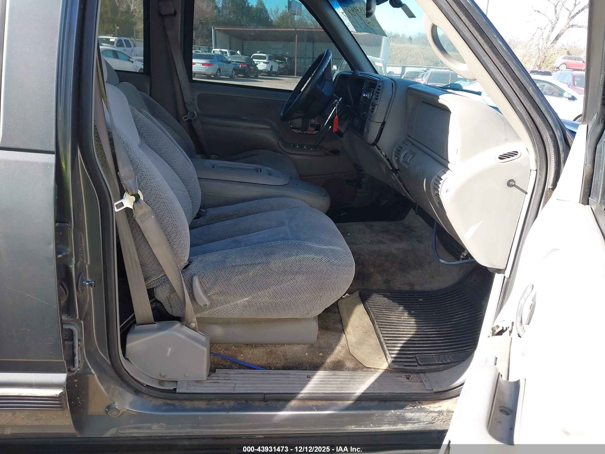 CHEVROLET TAHOE image 5