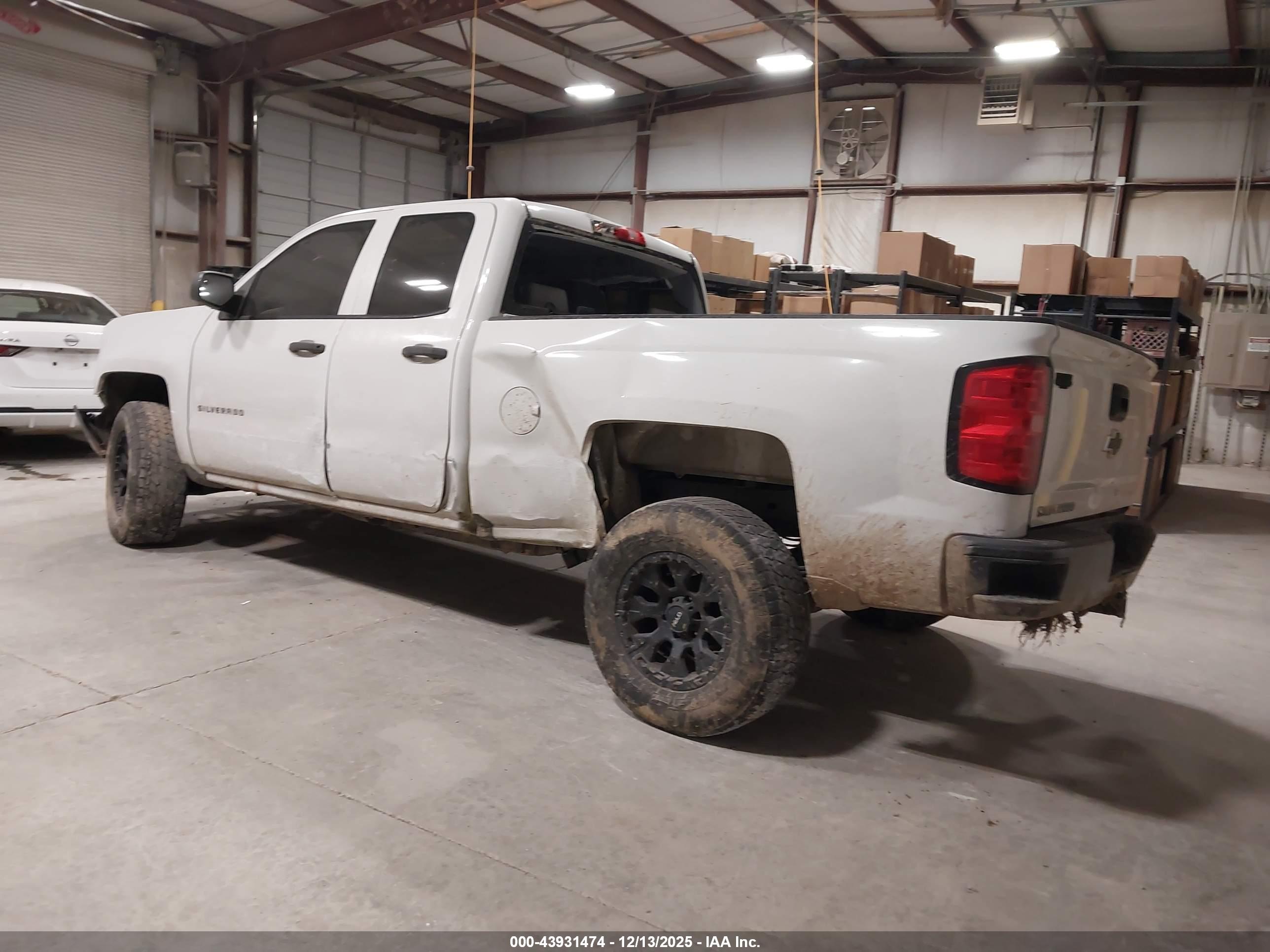CHEVROLET SILVERADO image 3