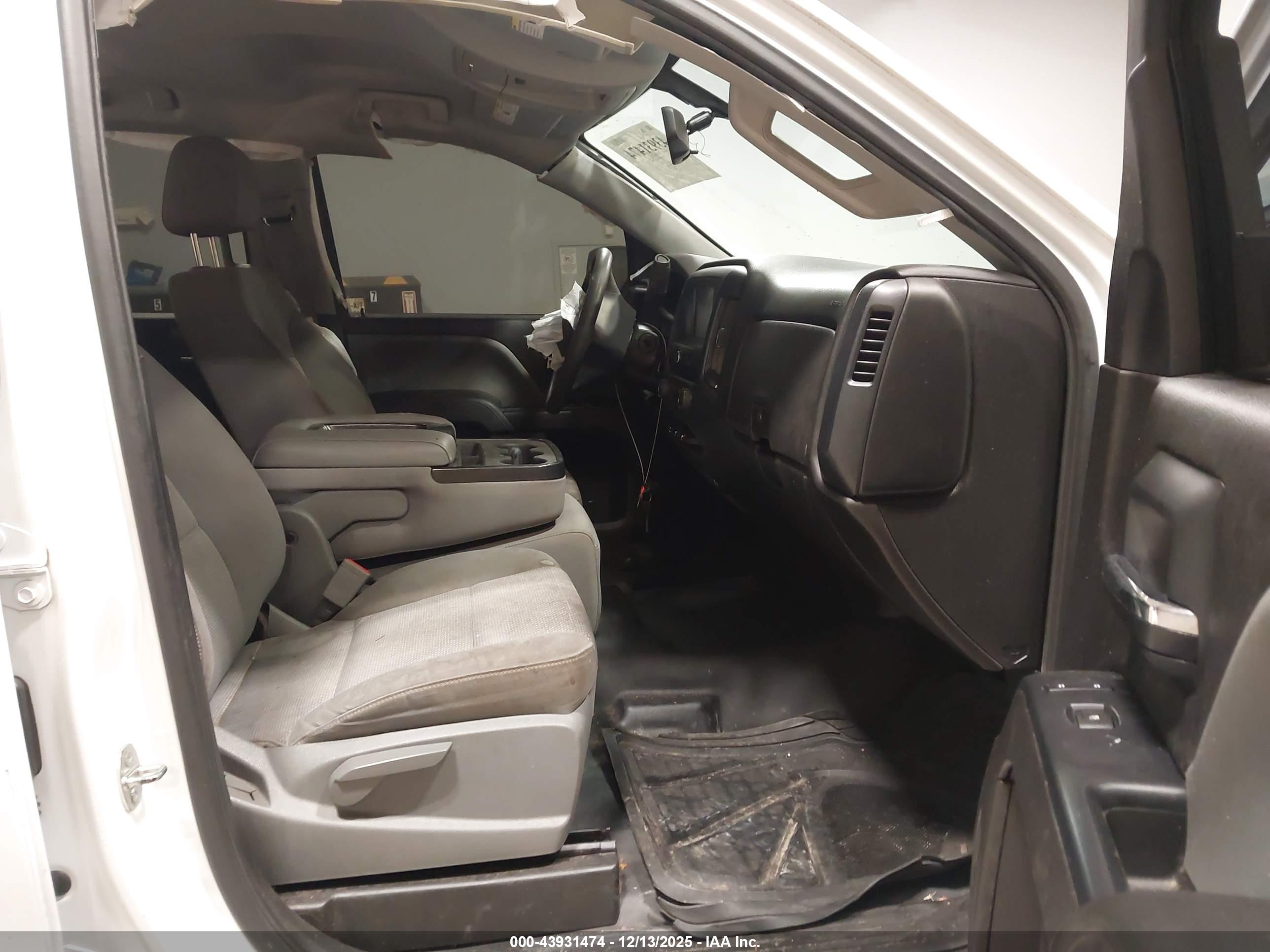 CHEVROLET SILVERADO image 5