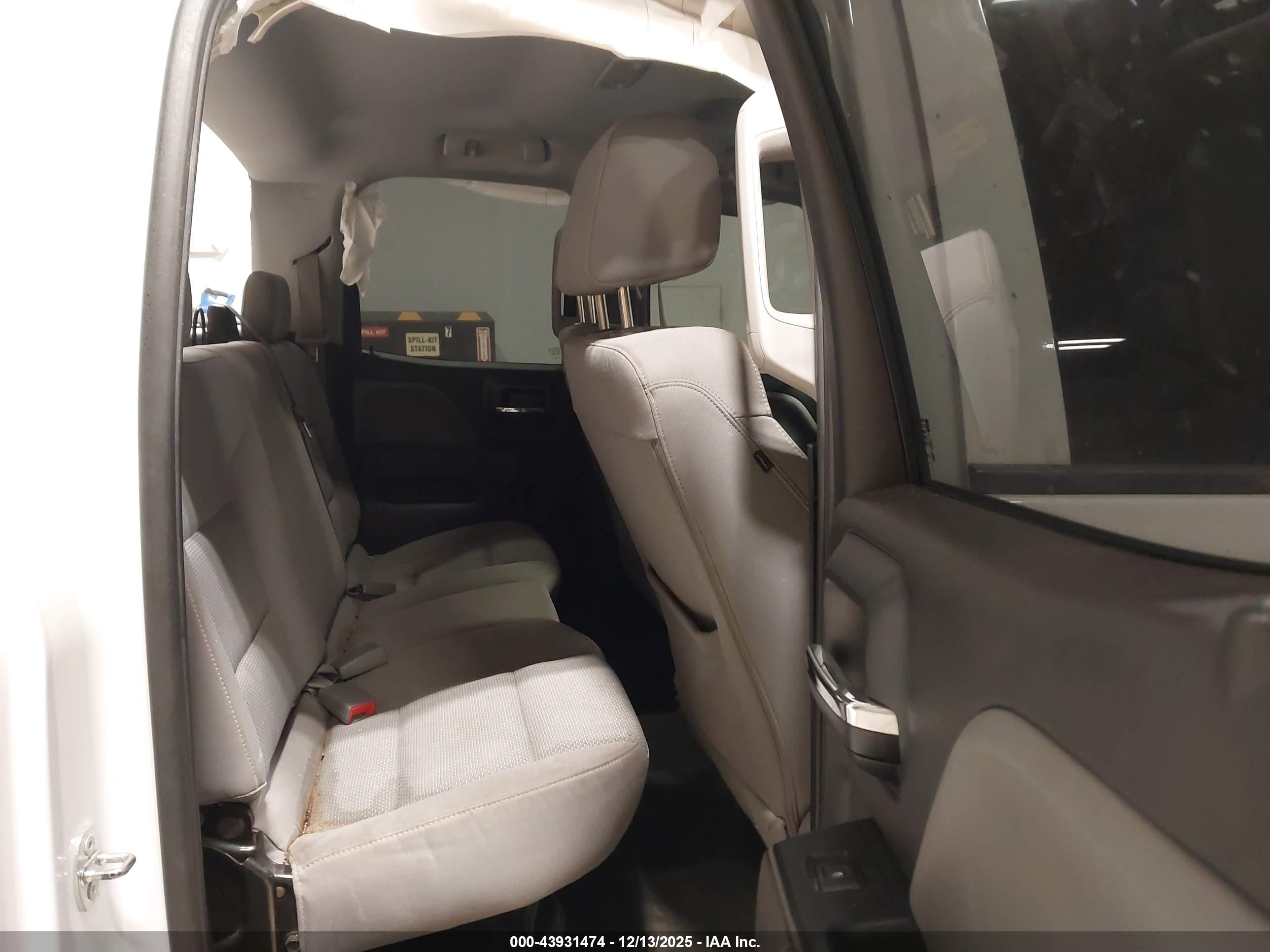 CHEVROLET SILVERADO image 8