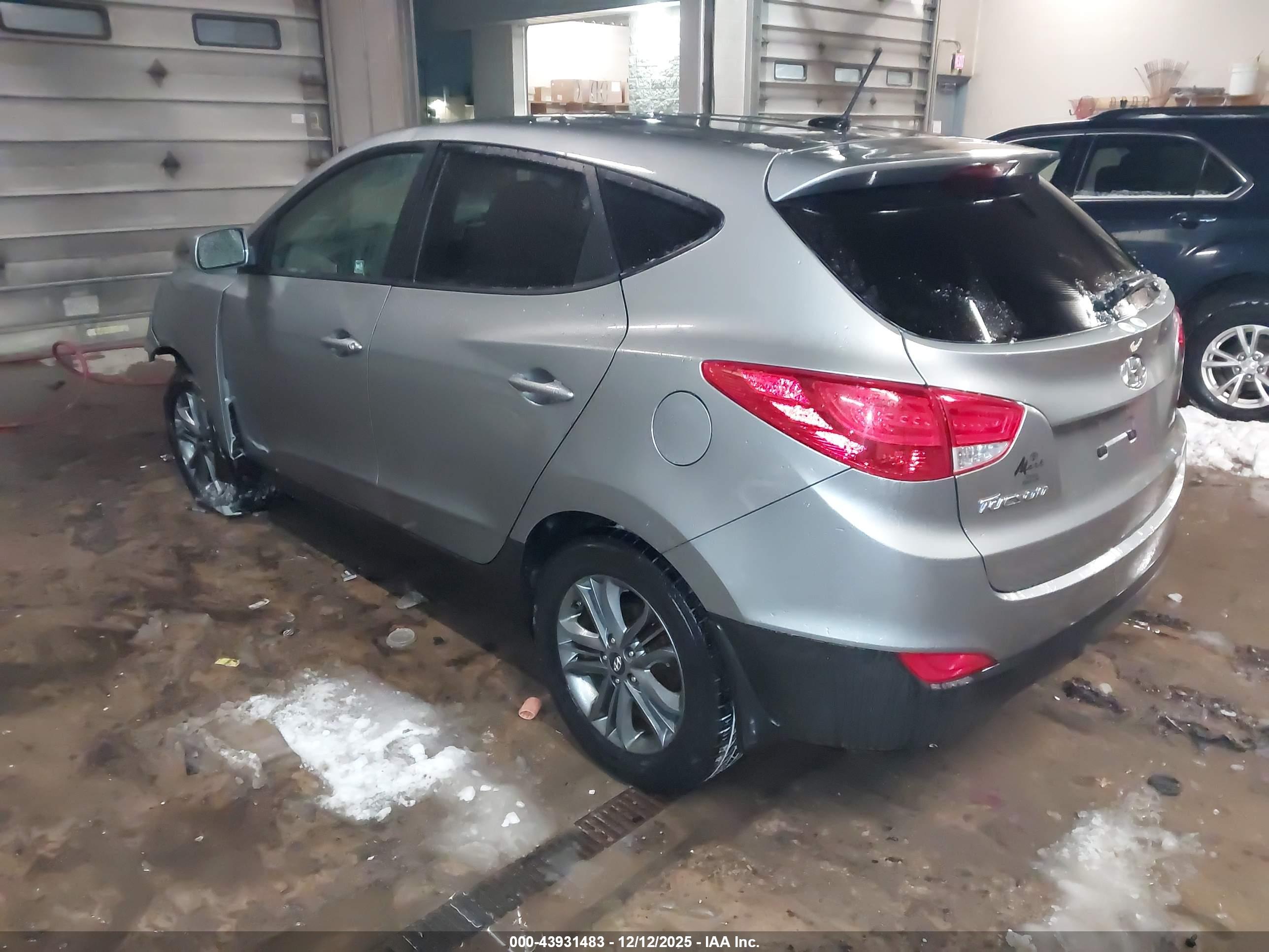 HYUNDAI TUCSON image 3