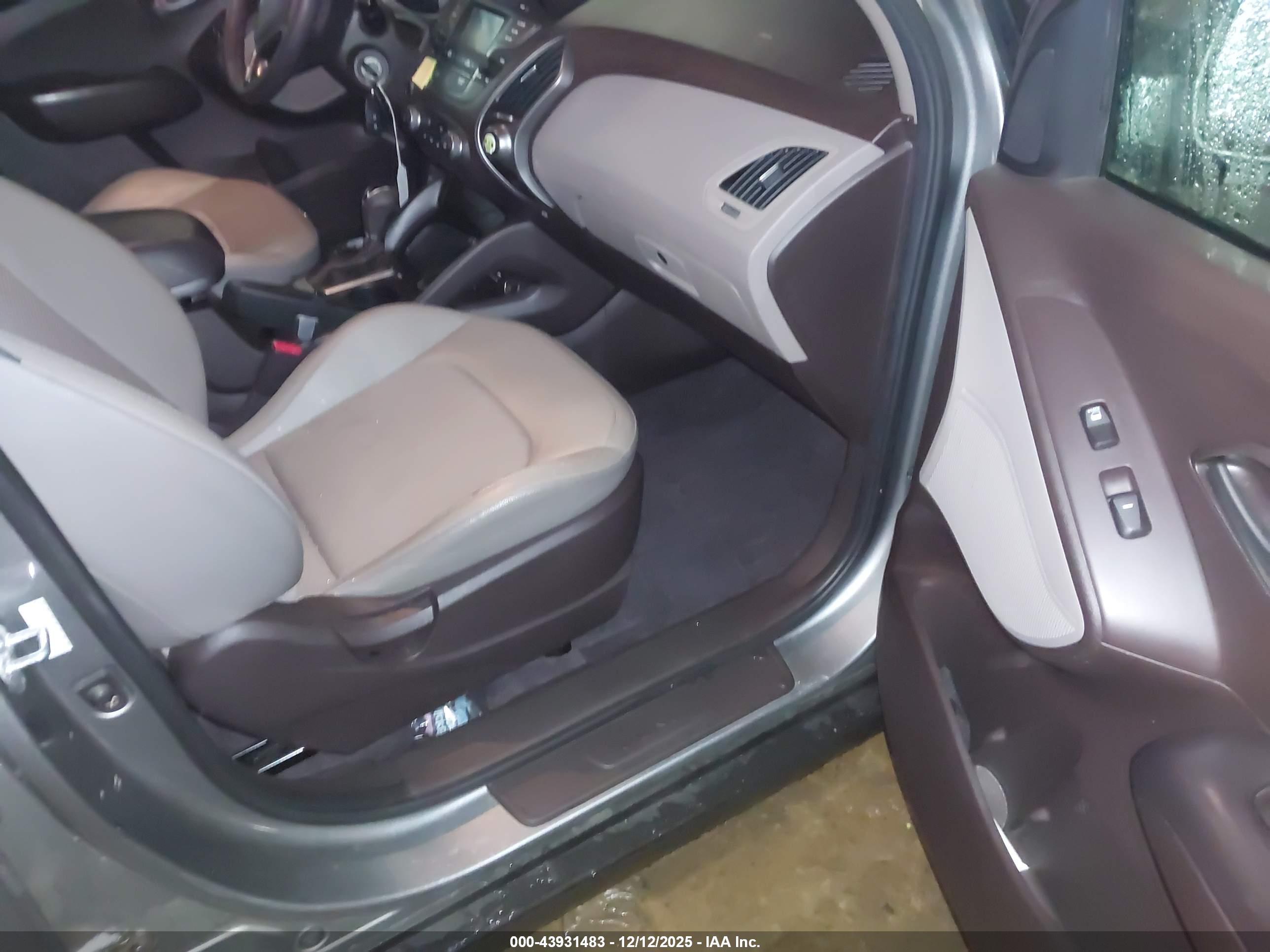 HYUNDAI TUCSON image 5