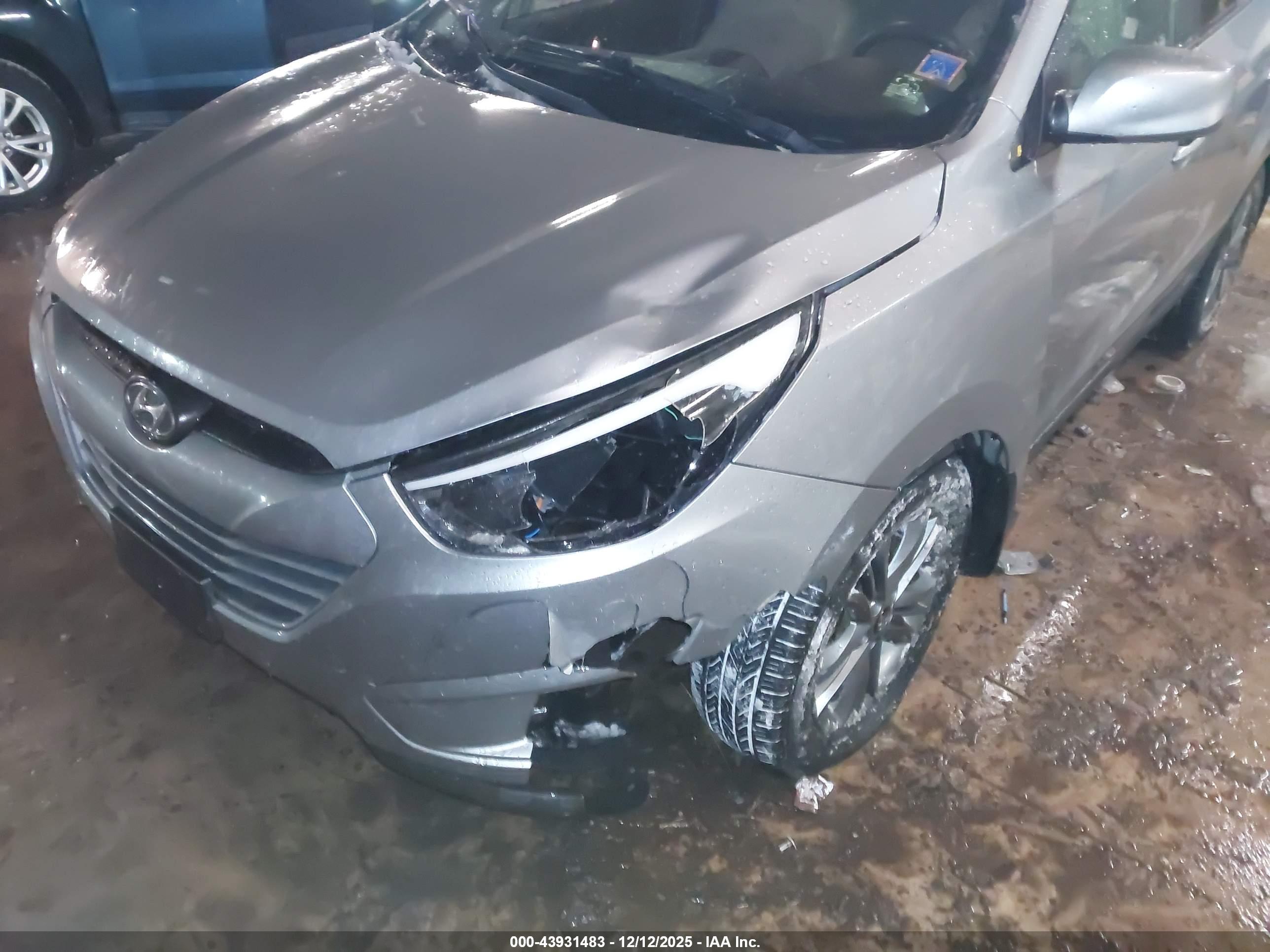 HYUNDAI TUCSON image 6