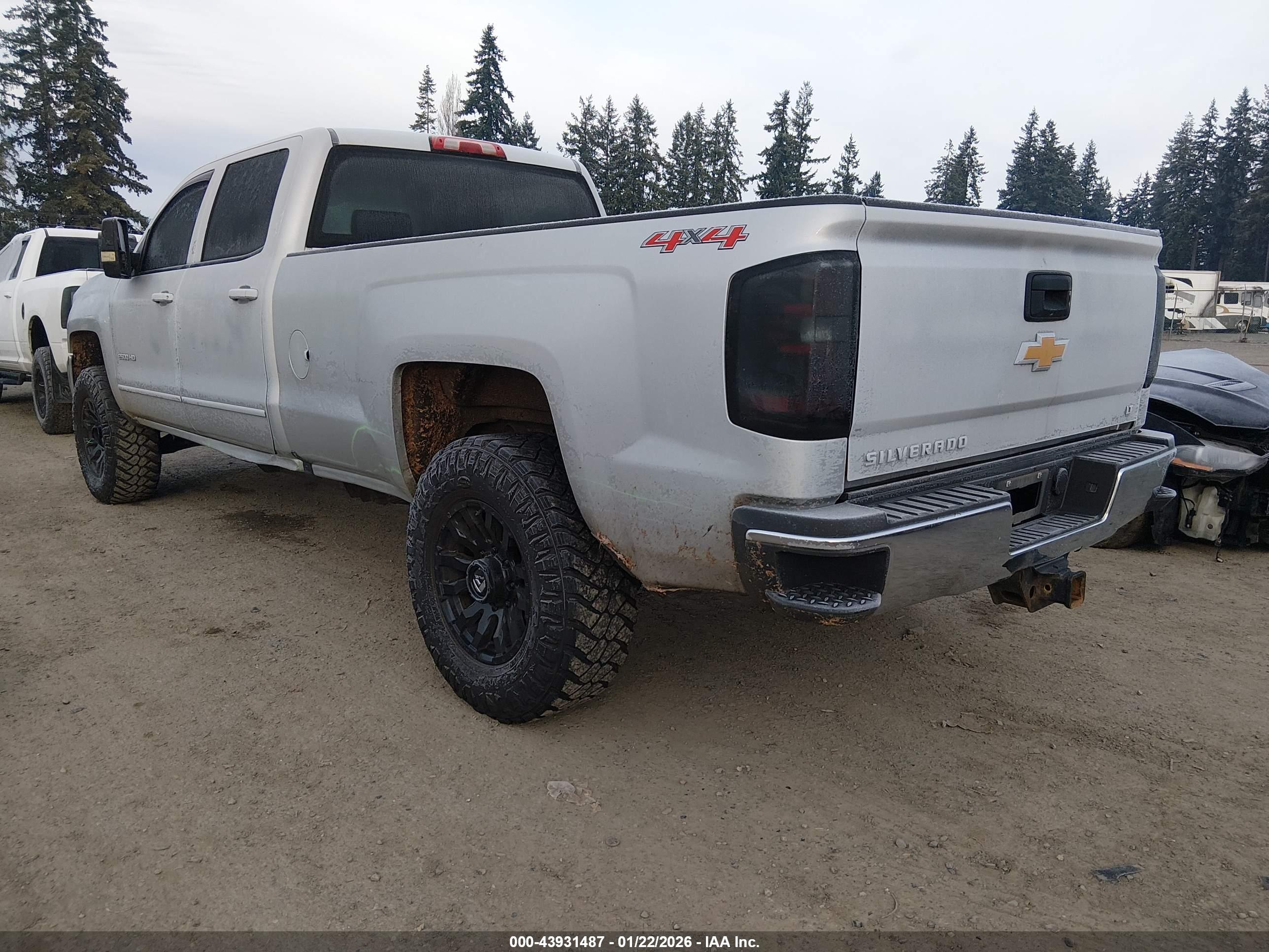 CHEVROLET SILVERADO image 3