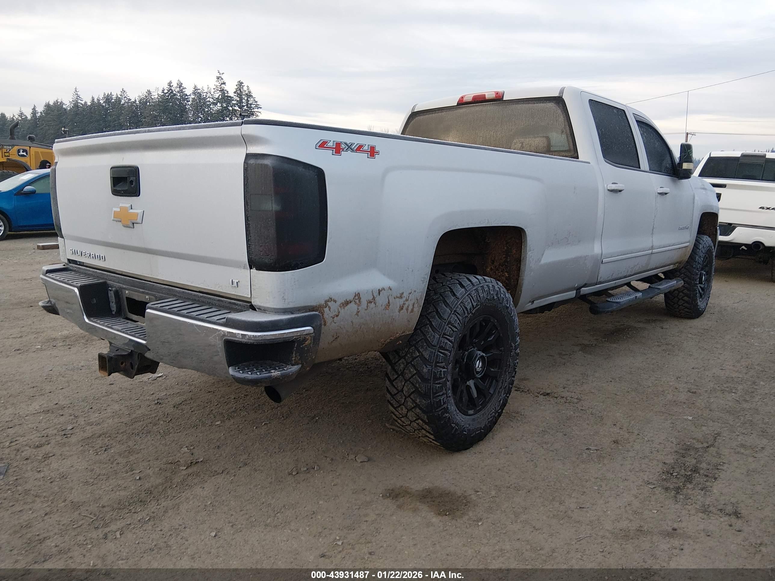 CHEVROLET SILVERADO image 4
