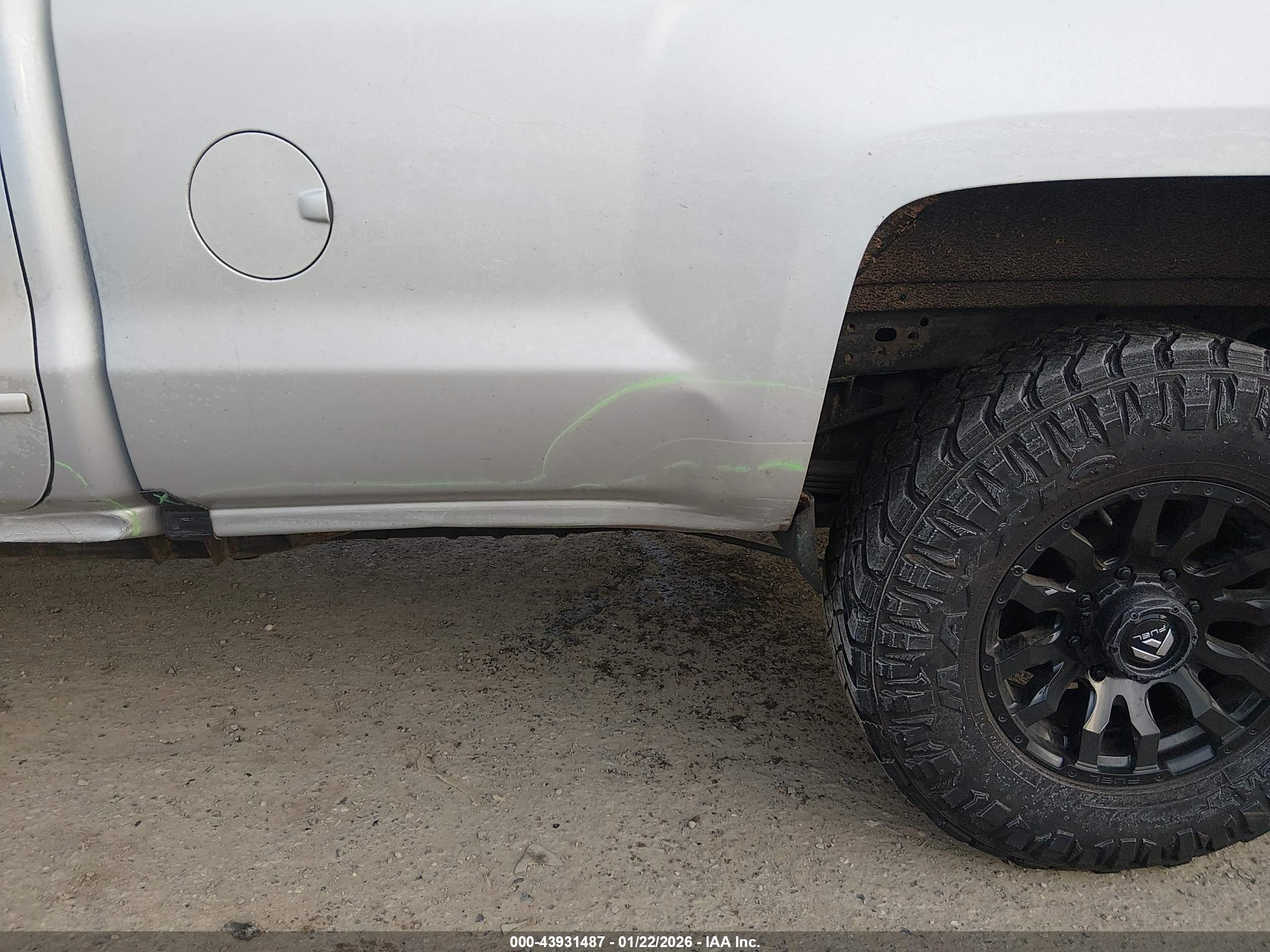 CHEVROLET SILVERADO image 6