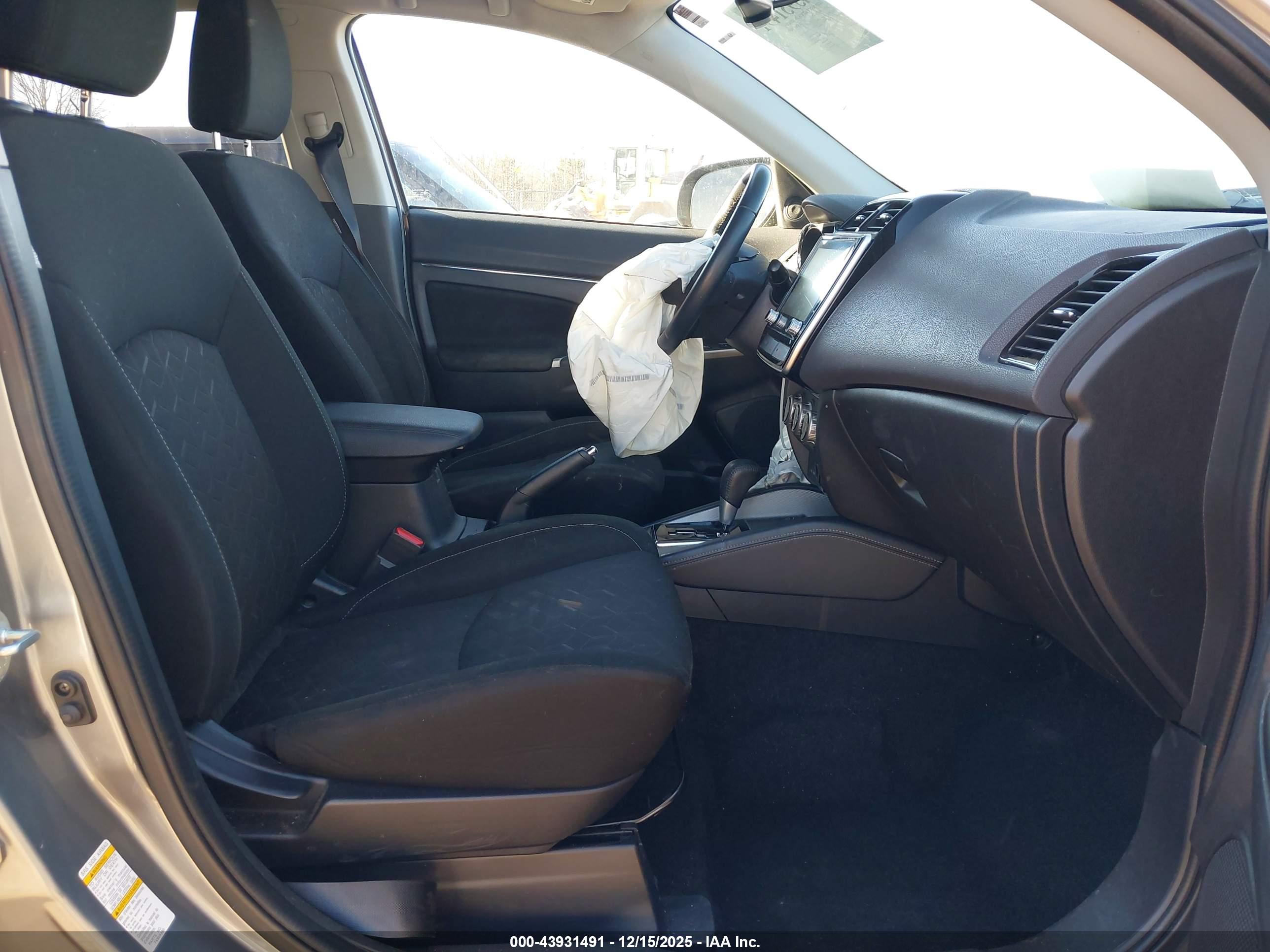 MITSUBISHI OUTLANDER image 5