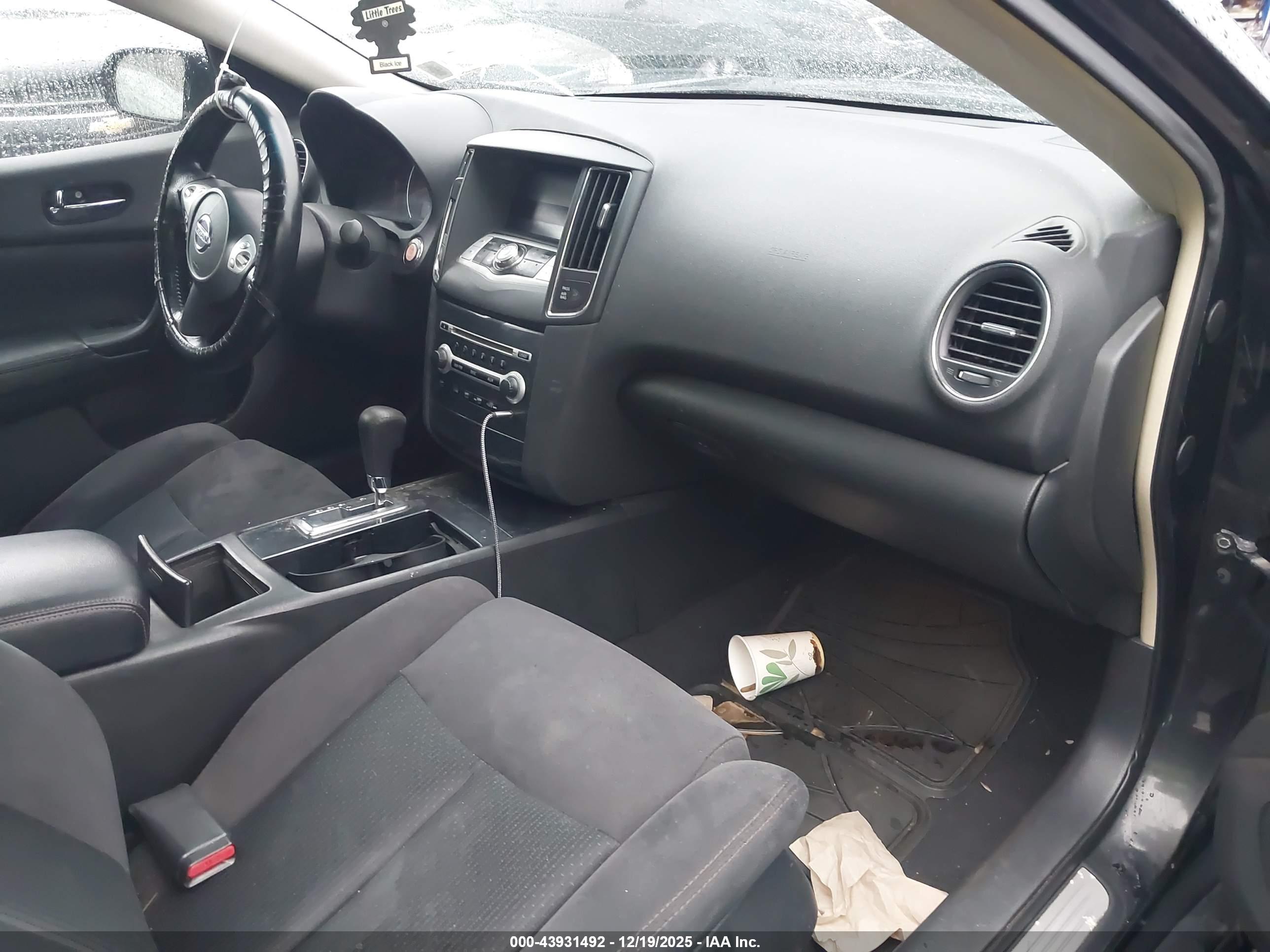 NISSAN MAXIMA image 5