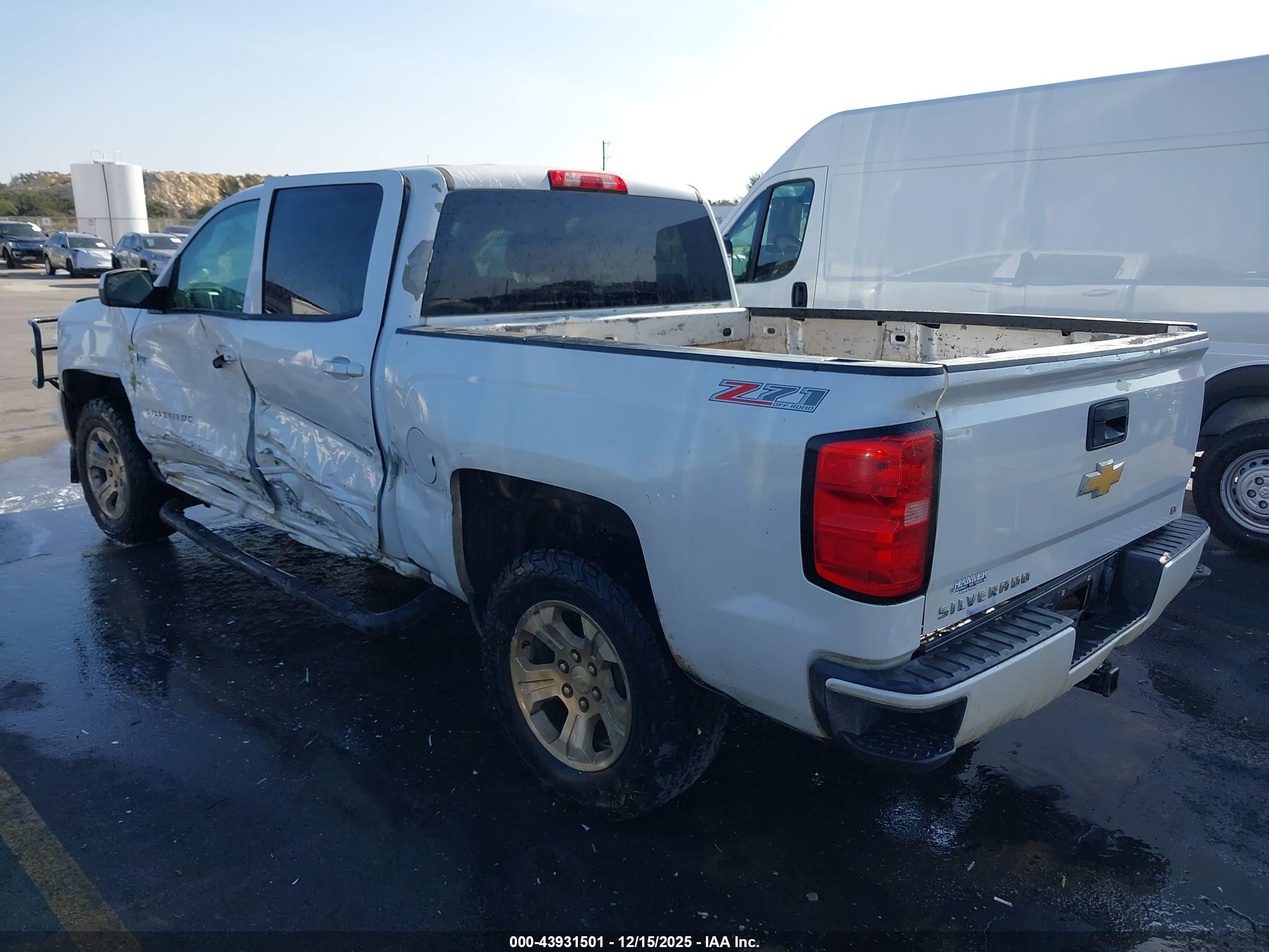 CHEVROLET SILVERADO image 3