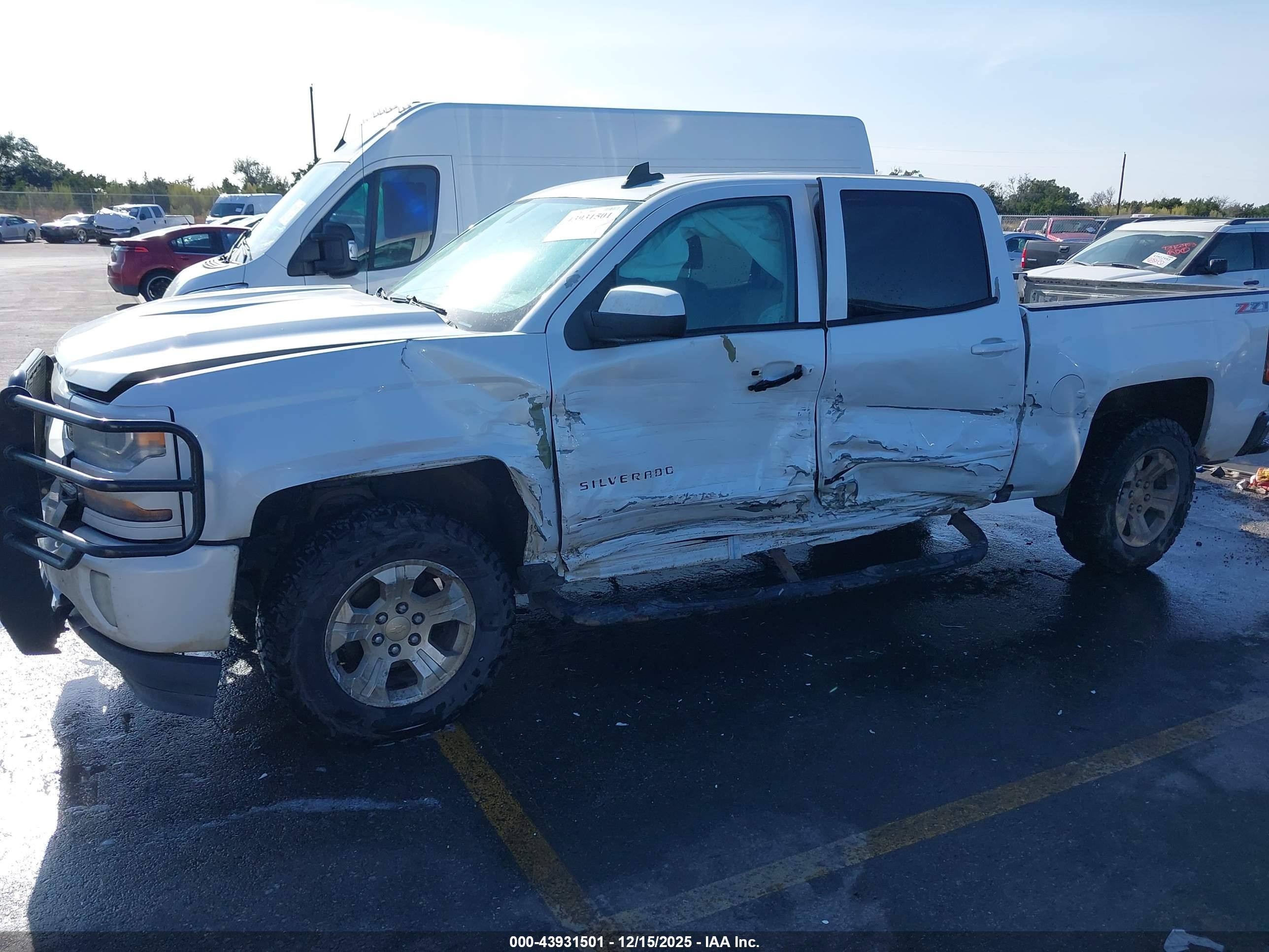 CHEVROLET SILVERADO image 6