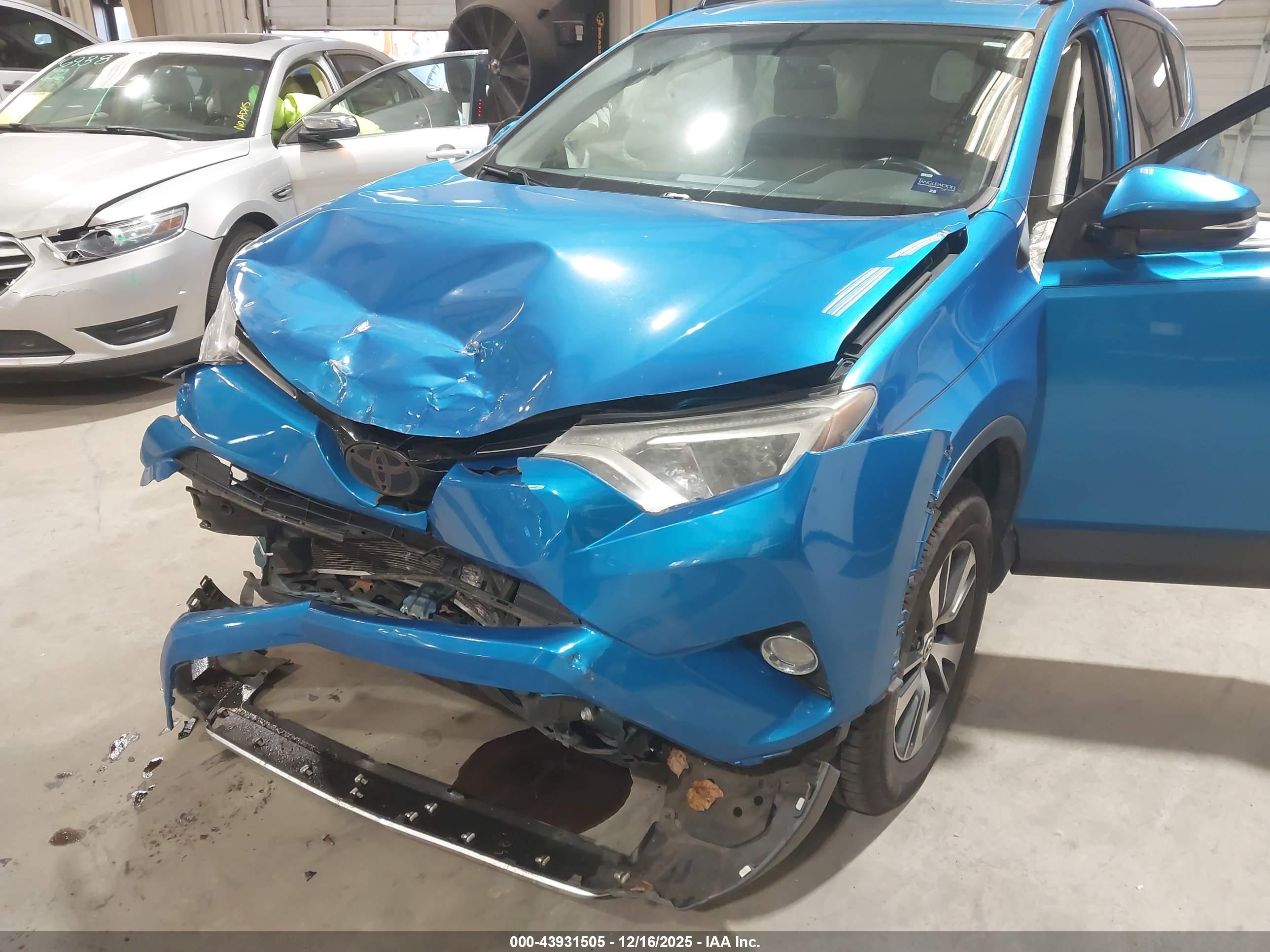 TOYOTA RAV4 image 6
