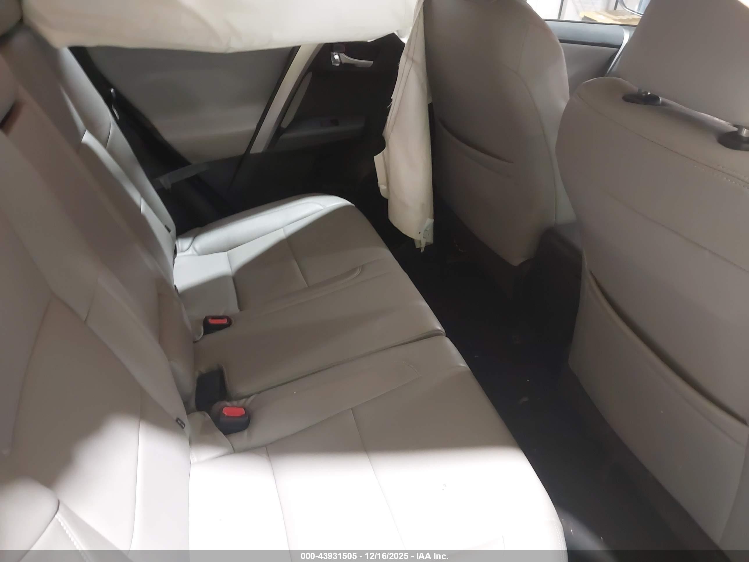 TOYOTA RAV4 image 8