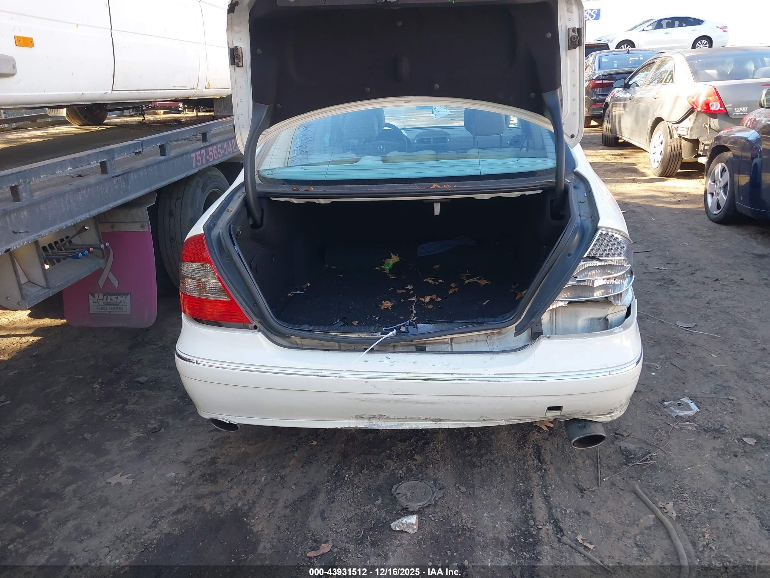 MERCEDES-BENZ E image 6