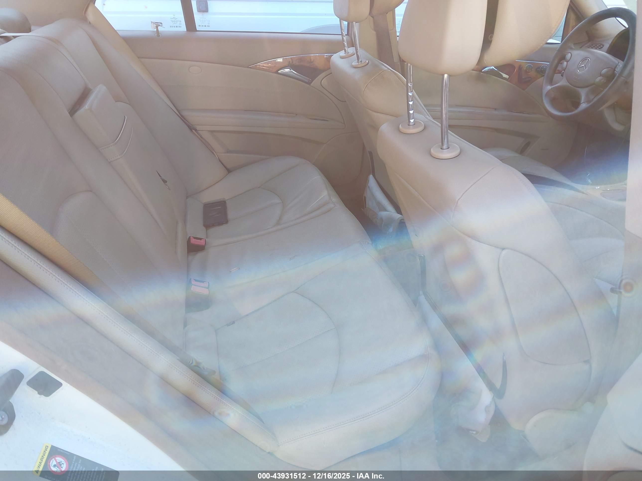 MERCEDES-BENZ E image 8