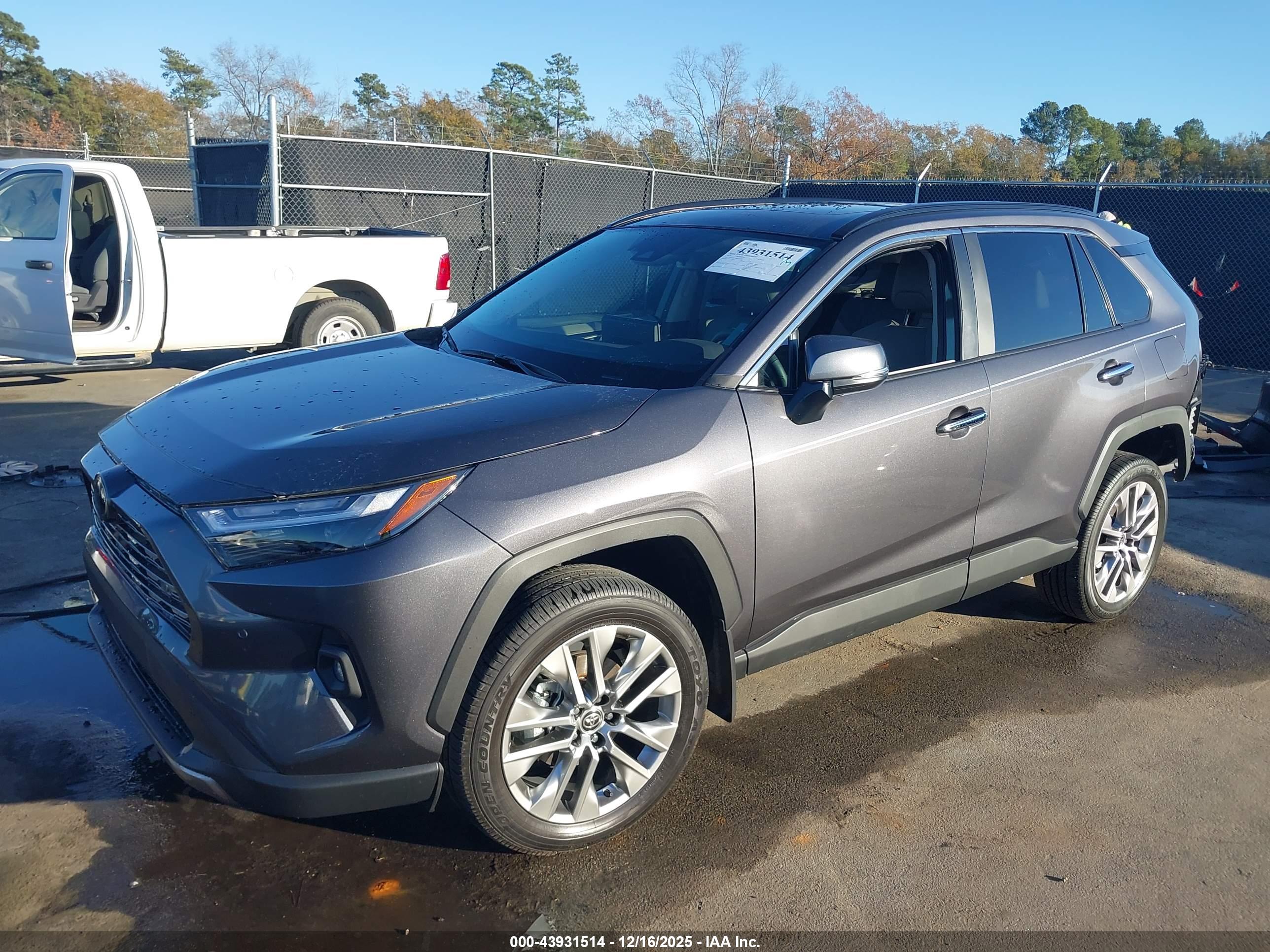 TOYOTA RAV4 image 2