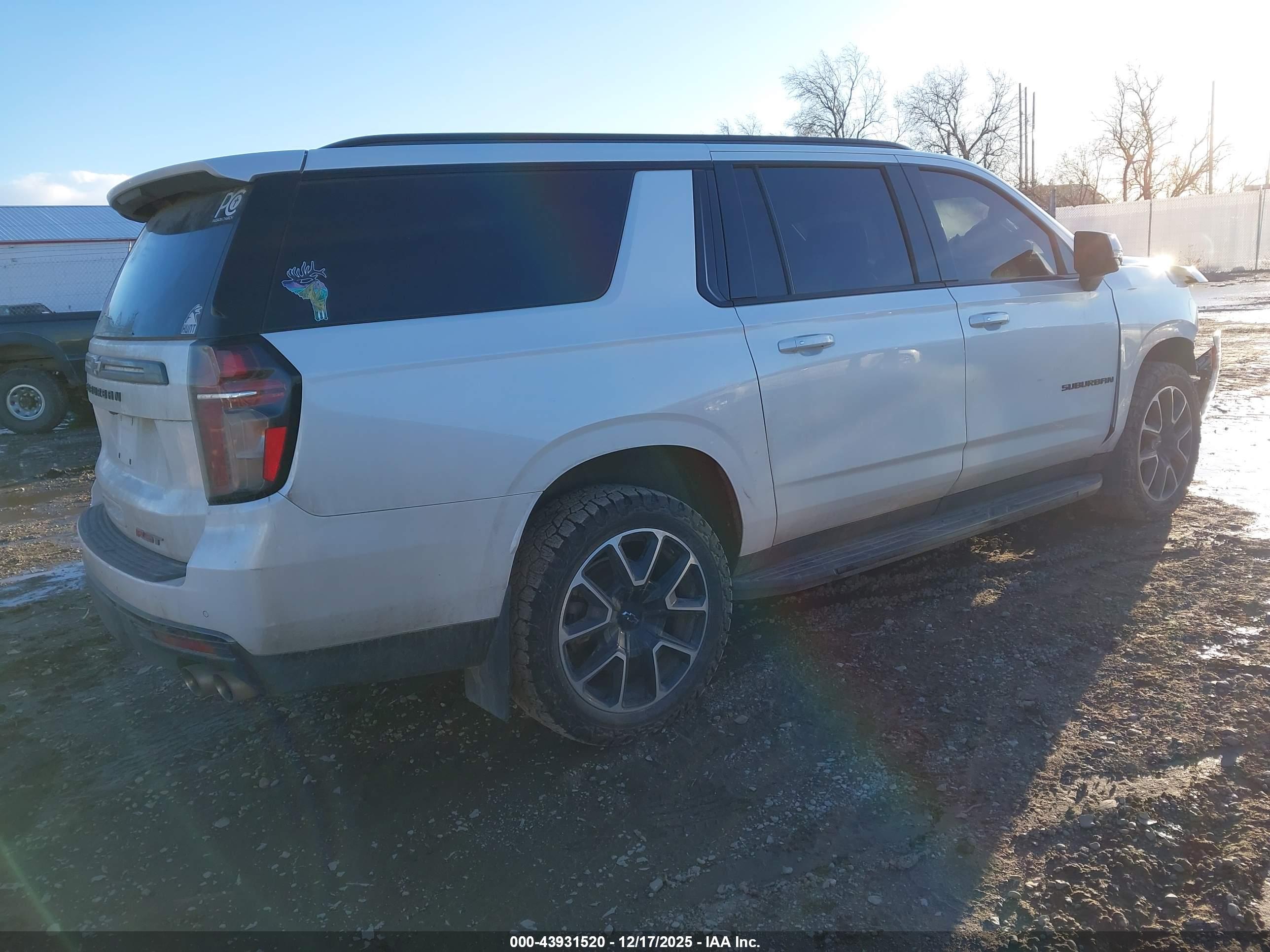 CHEVROLET SUBURBAN image 4