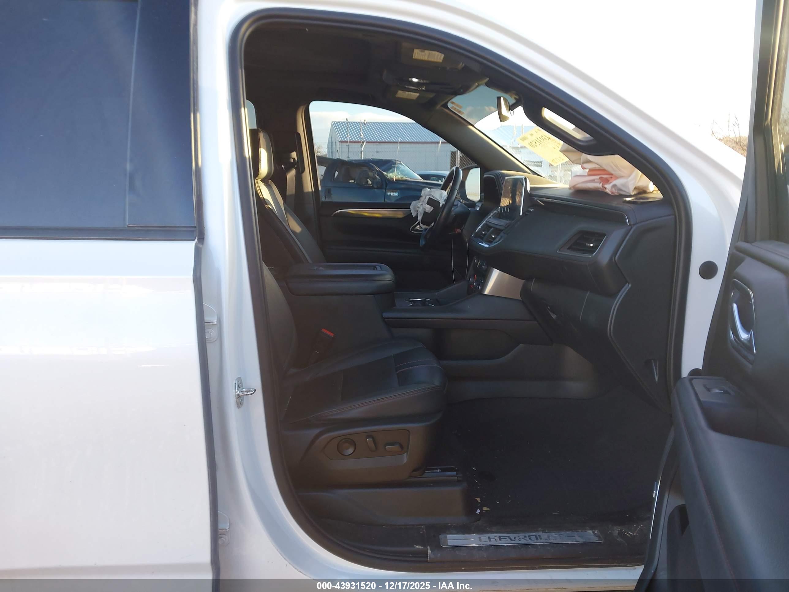 CHEVROLET SUBURBAN image 5