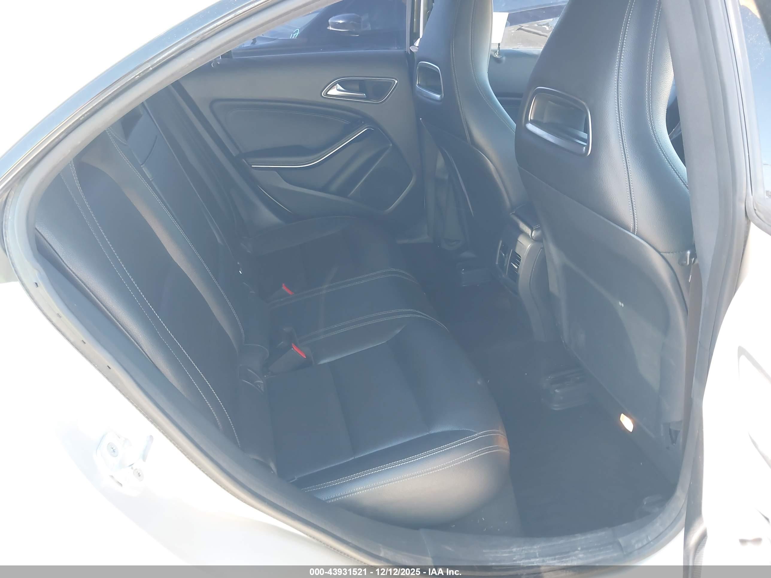 MERCEDES-BENZ CLA image 8