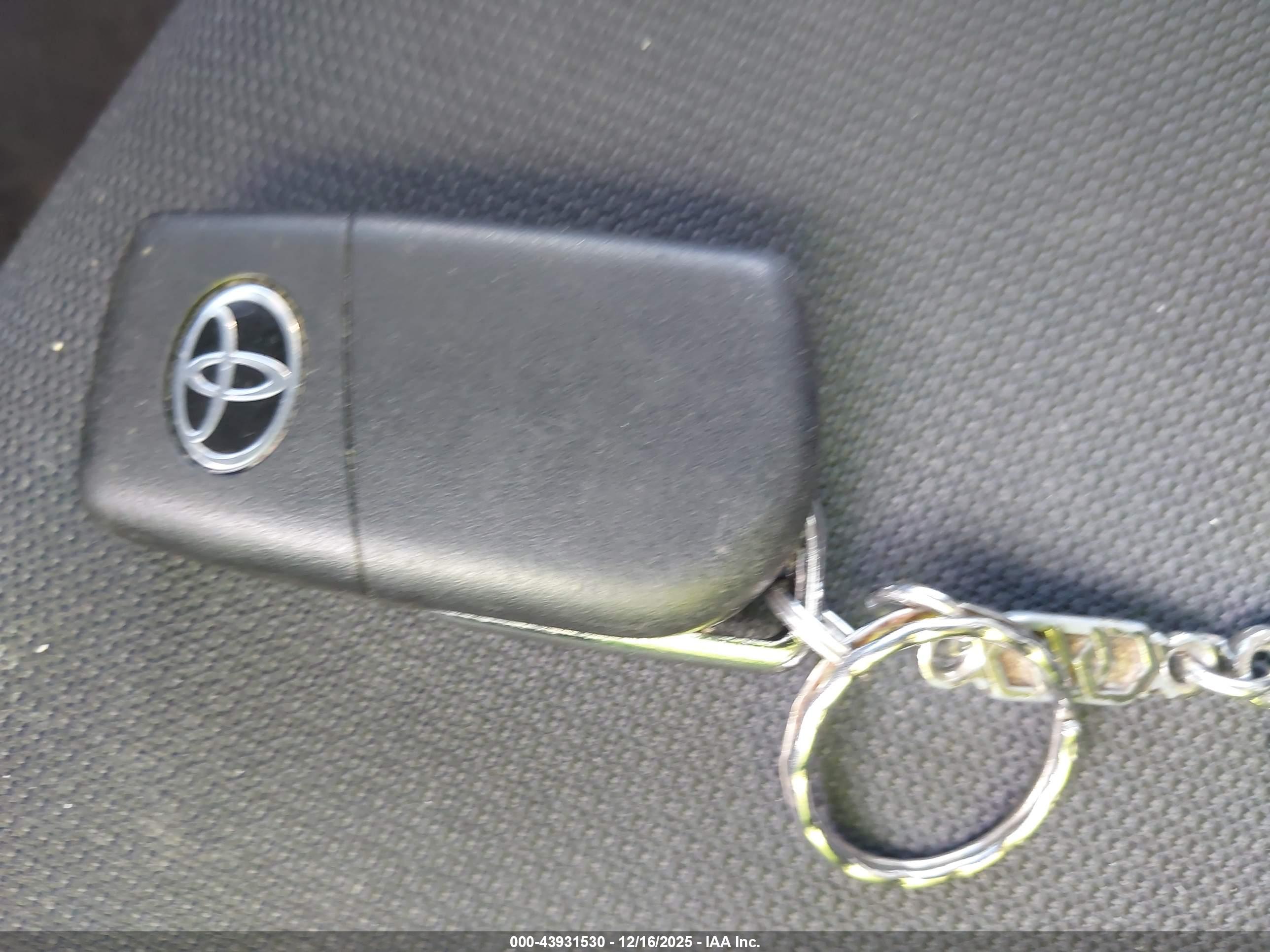 TOYOTA COROLLA image 11
