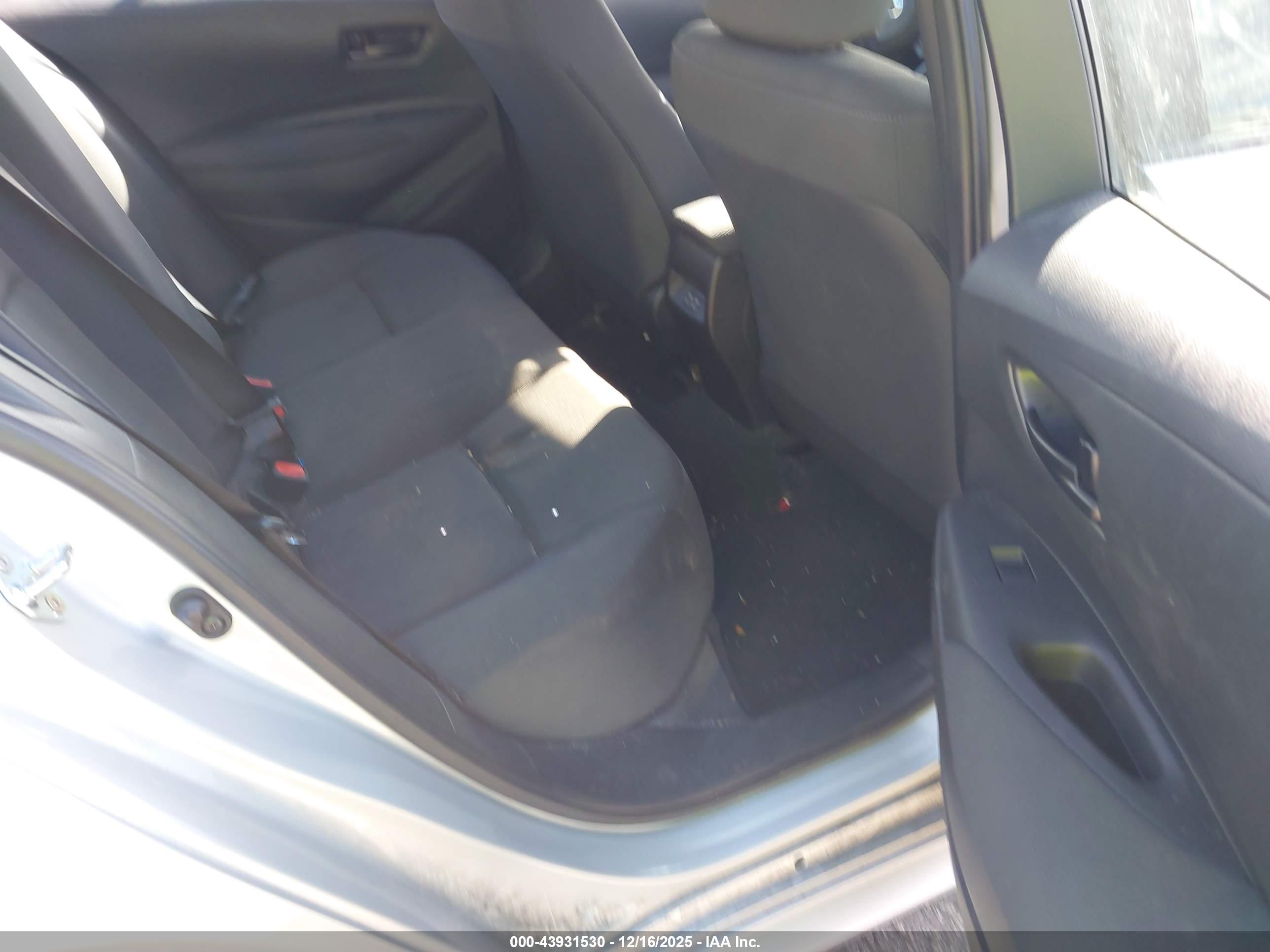 TOYOTA COROLLA image 8
