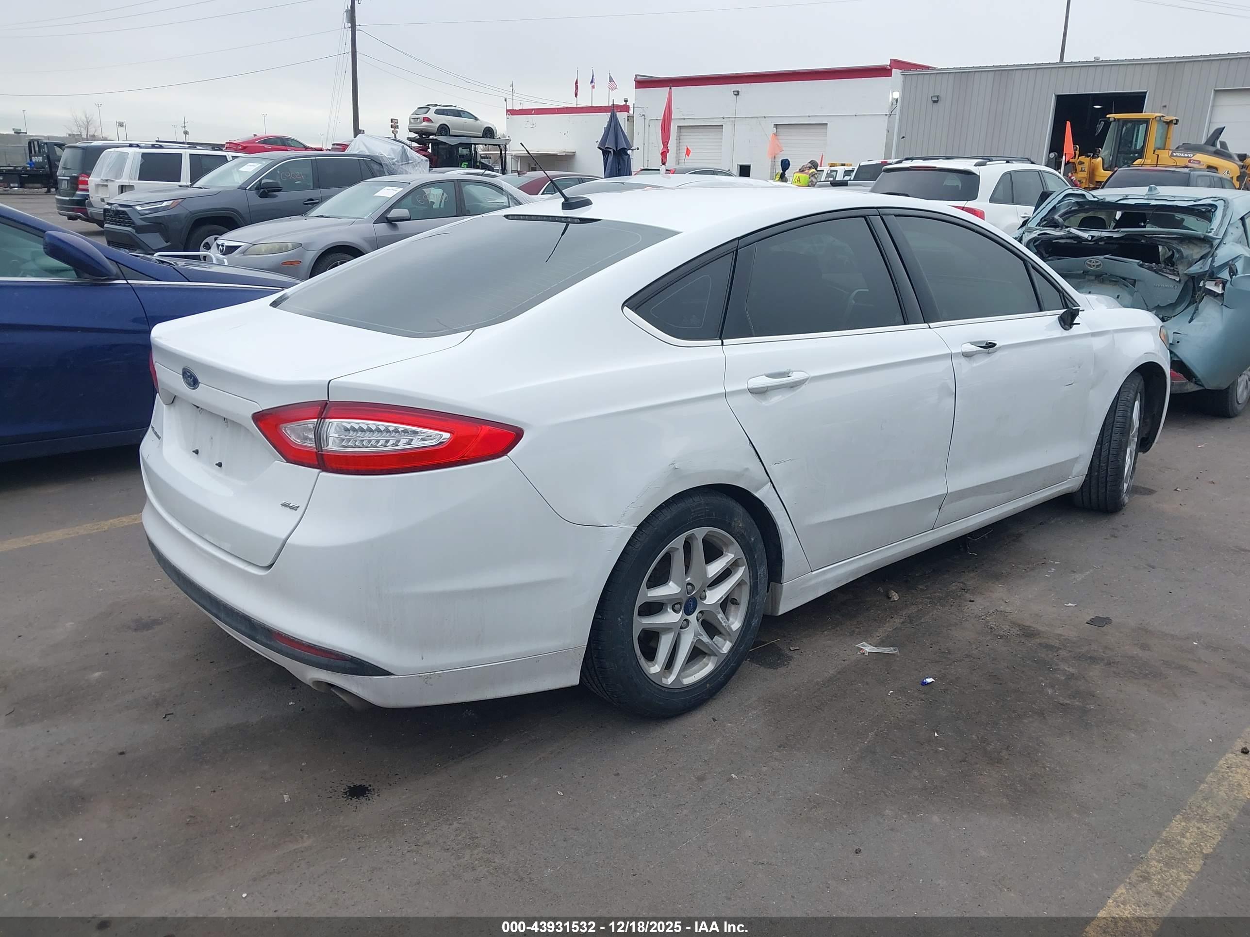 FORD FUSION image 4