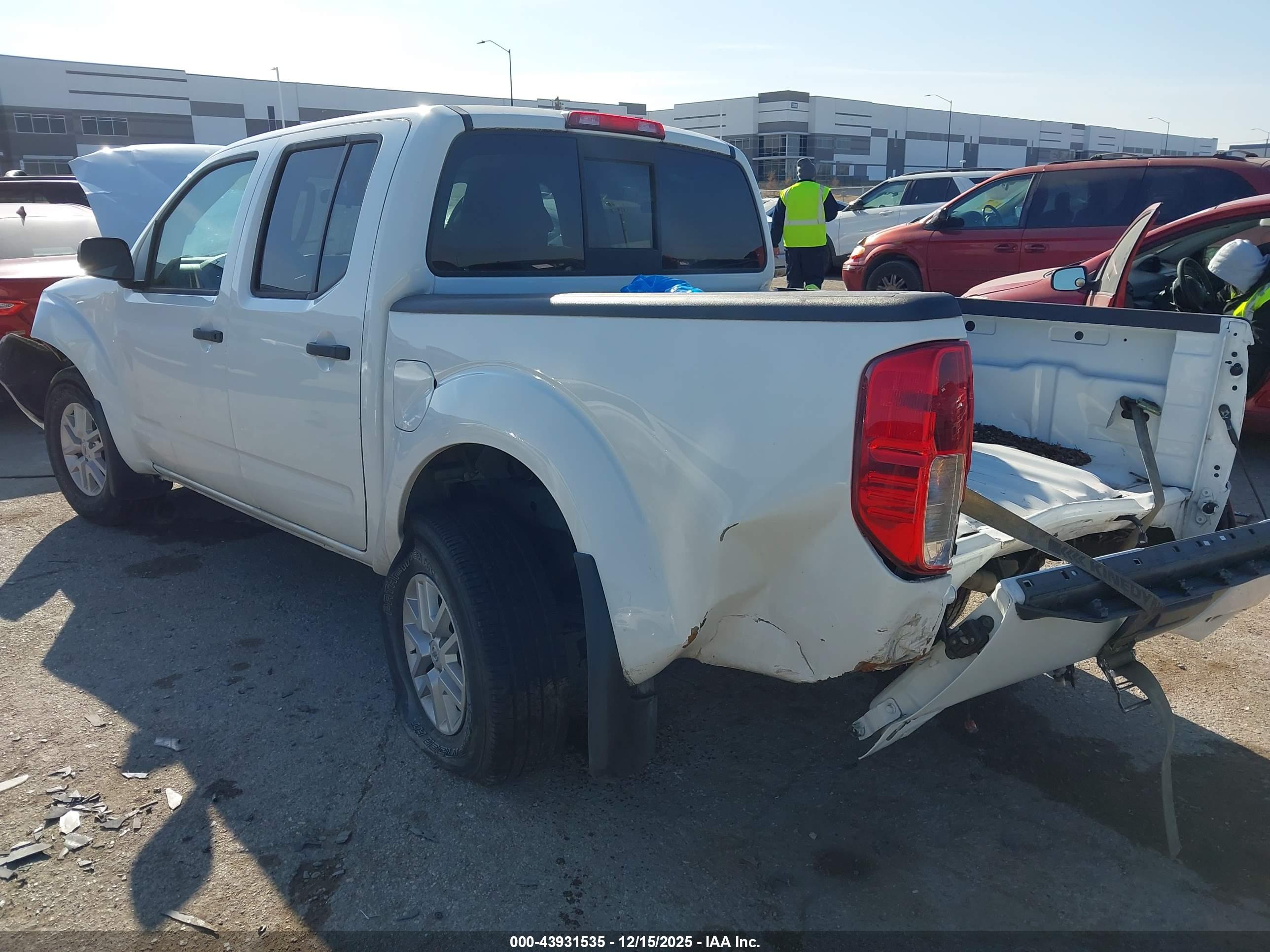 NISSAN FRONTIER image 3