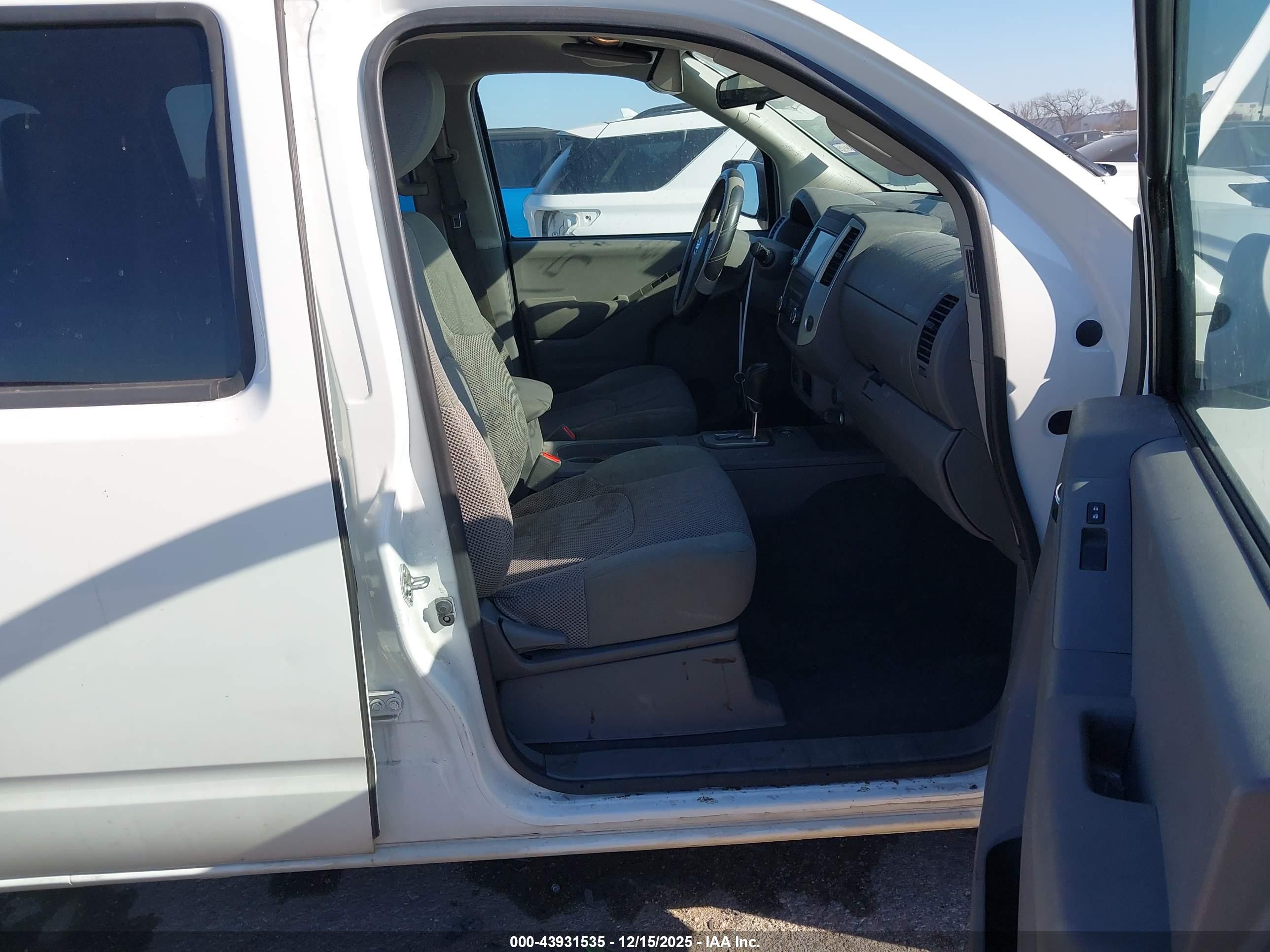NISSAN FRONTIER image 5