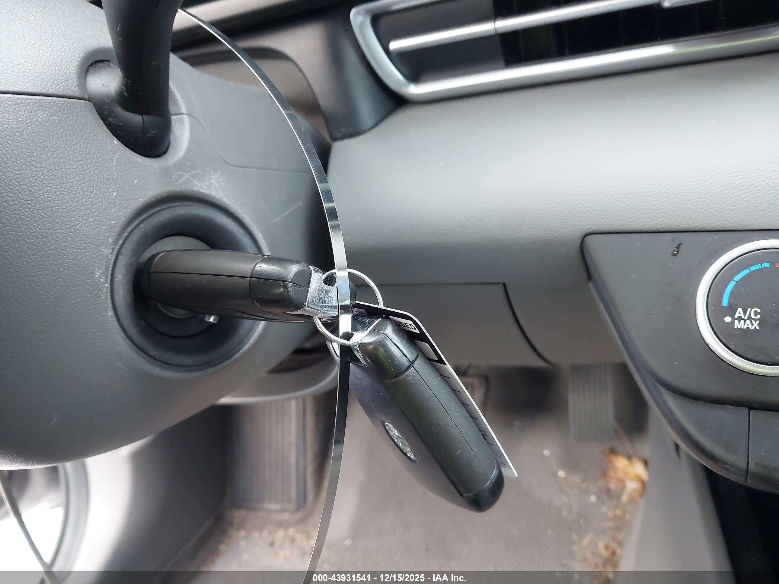 HYUNDAI ELANTRA image 11