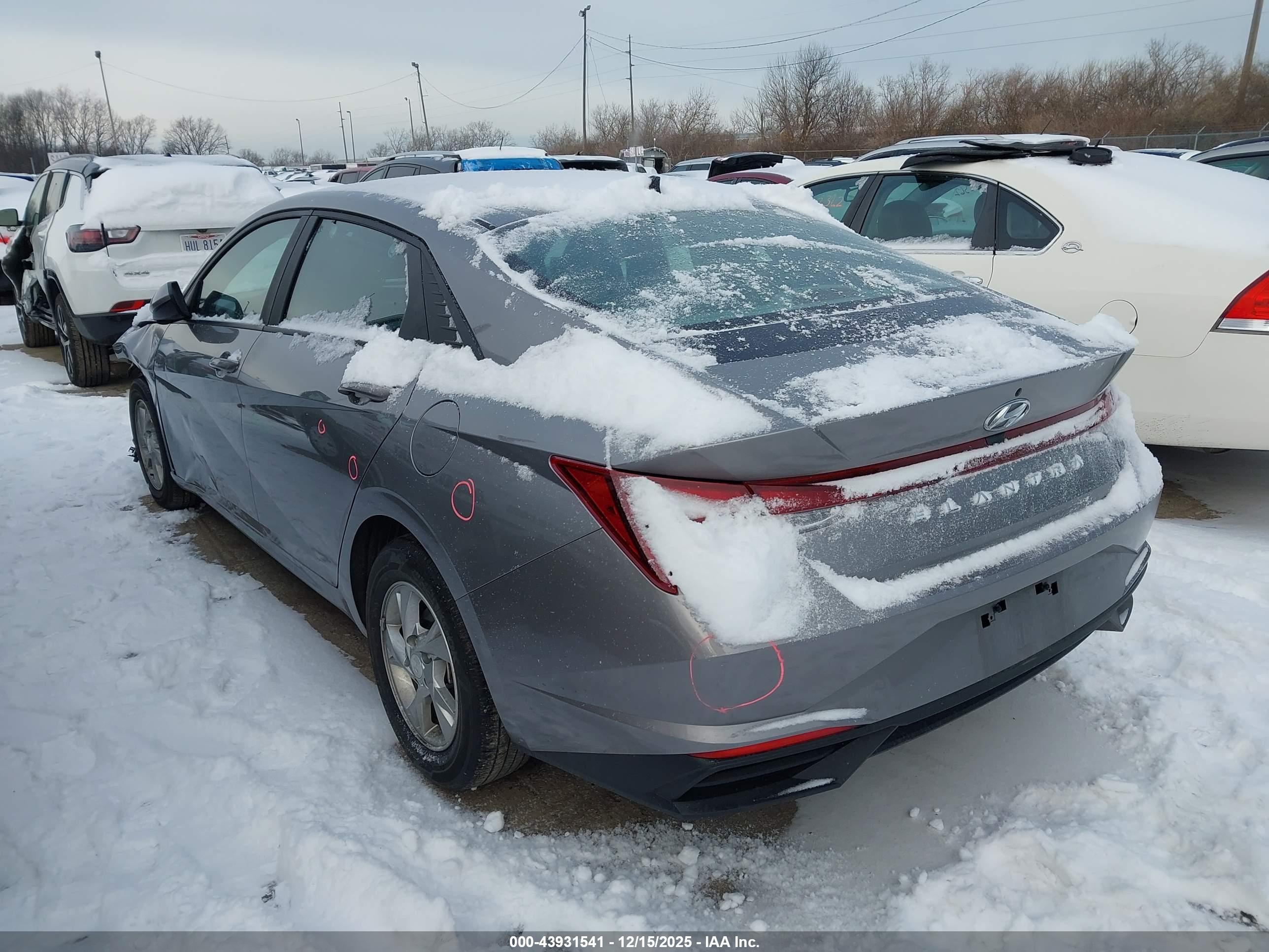 HYUNDAI ELANTRA image 3
